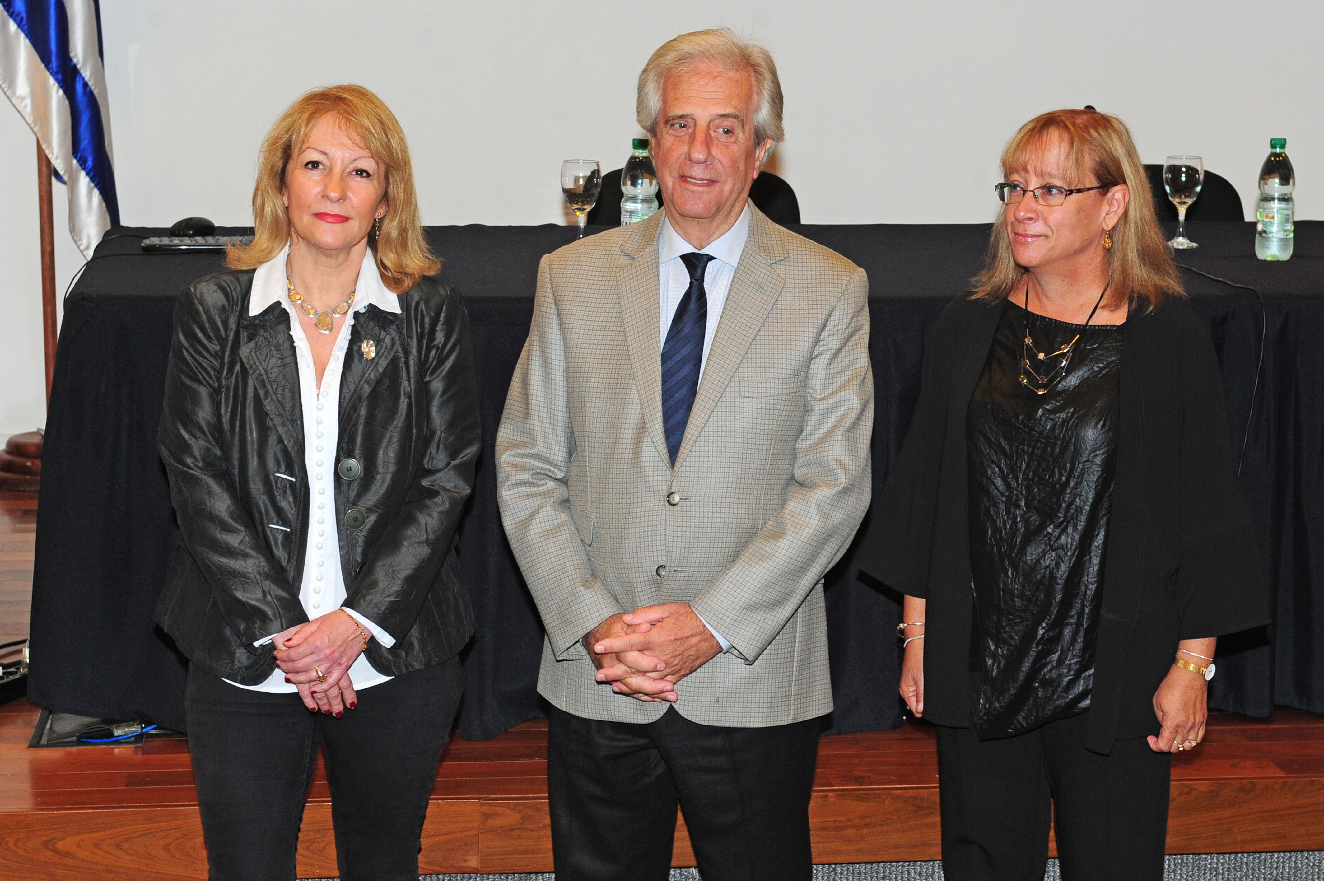 Carolina Cosse, Tabaré Vázquez y Liat Ben David, previo al inicio de la conferencia