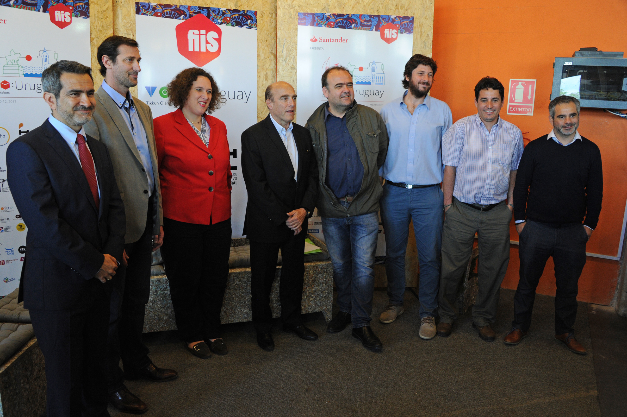 Autoridades luego de la conferencia sobre presentación de Proyecto TOM Uruguay