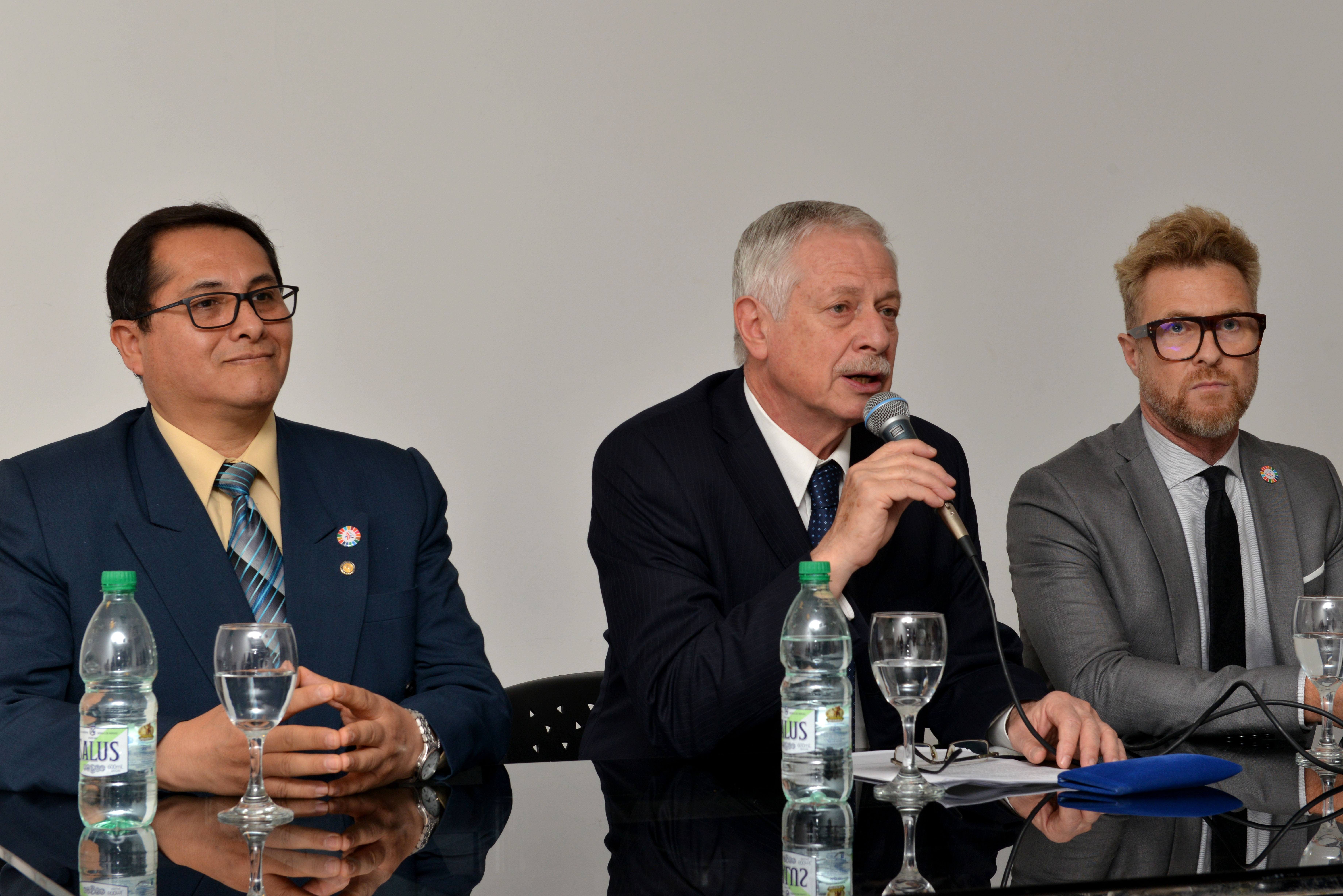 Ministro de Salud Pública, Jorge Basso, se dirige a los presentes