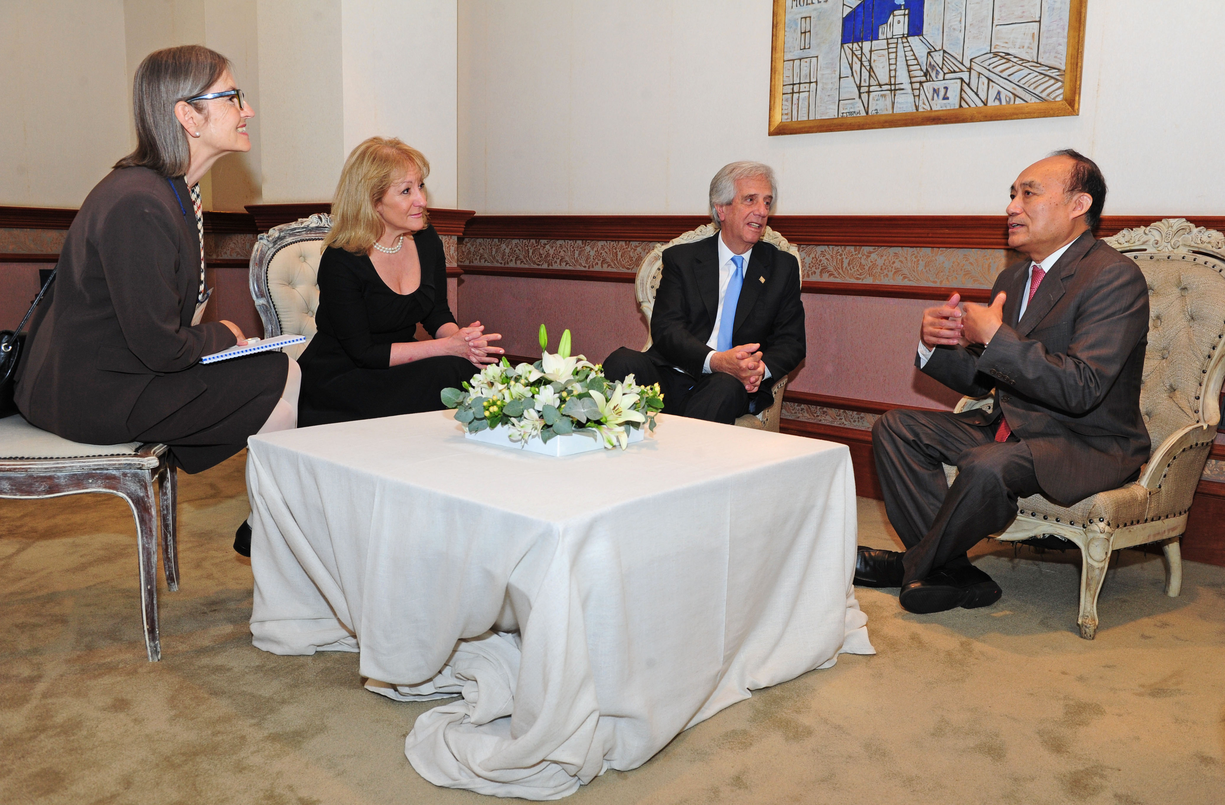 Reunión entre Vázquez, Cosse y Houlin Zhao