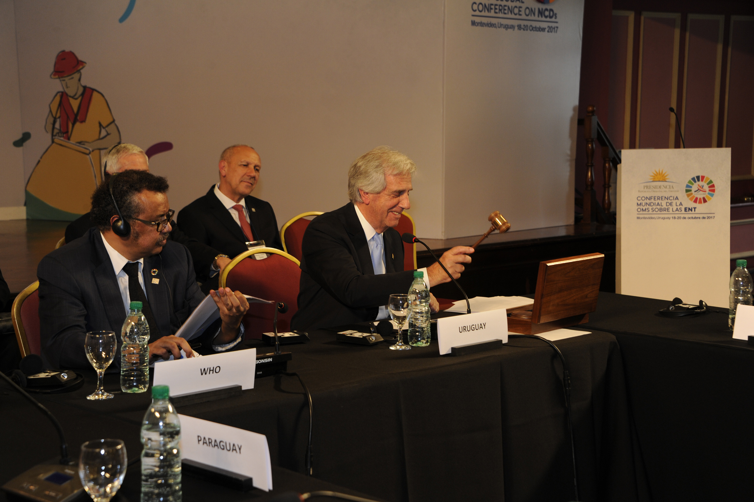 Presidente Tabaré Vázquez junto a Tedros Adhanom Ghebreyesus, presidente de OMS