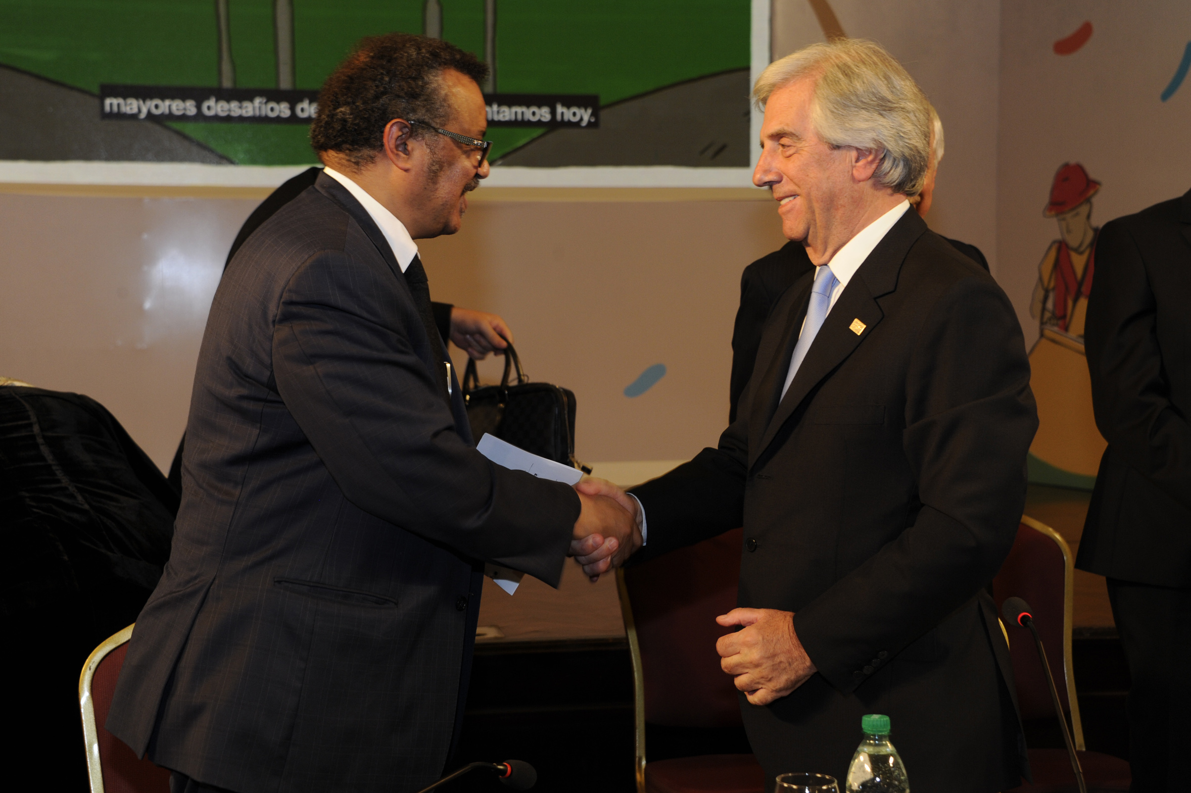 Presidente Tabaré Vázquez saluda a Tedros Adhanom Ghebreyesus, presidente de OMS
