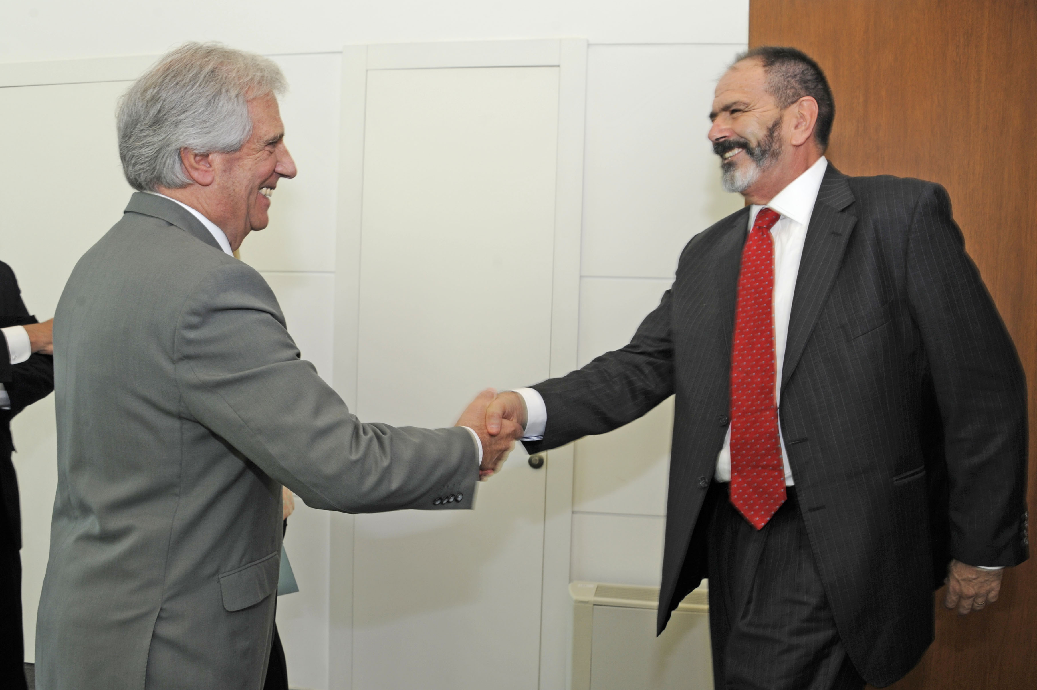 Vázquez saluda a Luis Carlos Longoria