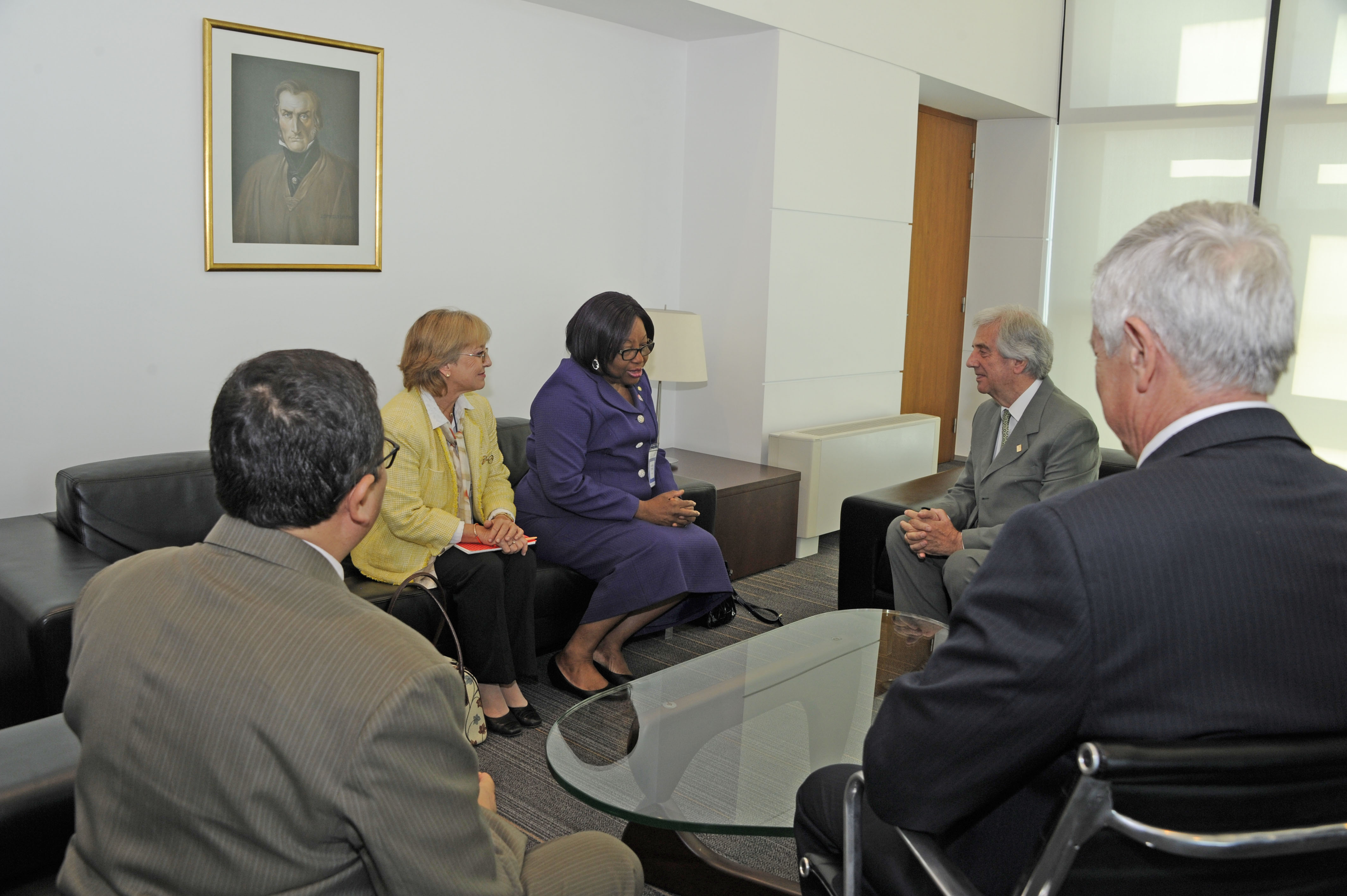 Encuentro entre Vázquez y la directora de la Organización Panamericana de la Salud, Carissa Etienne