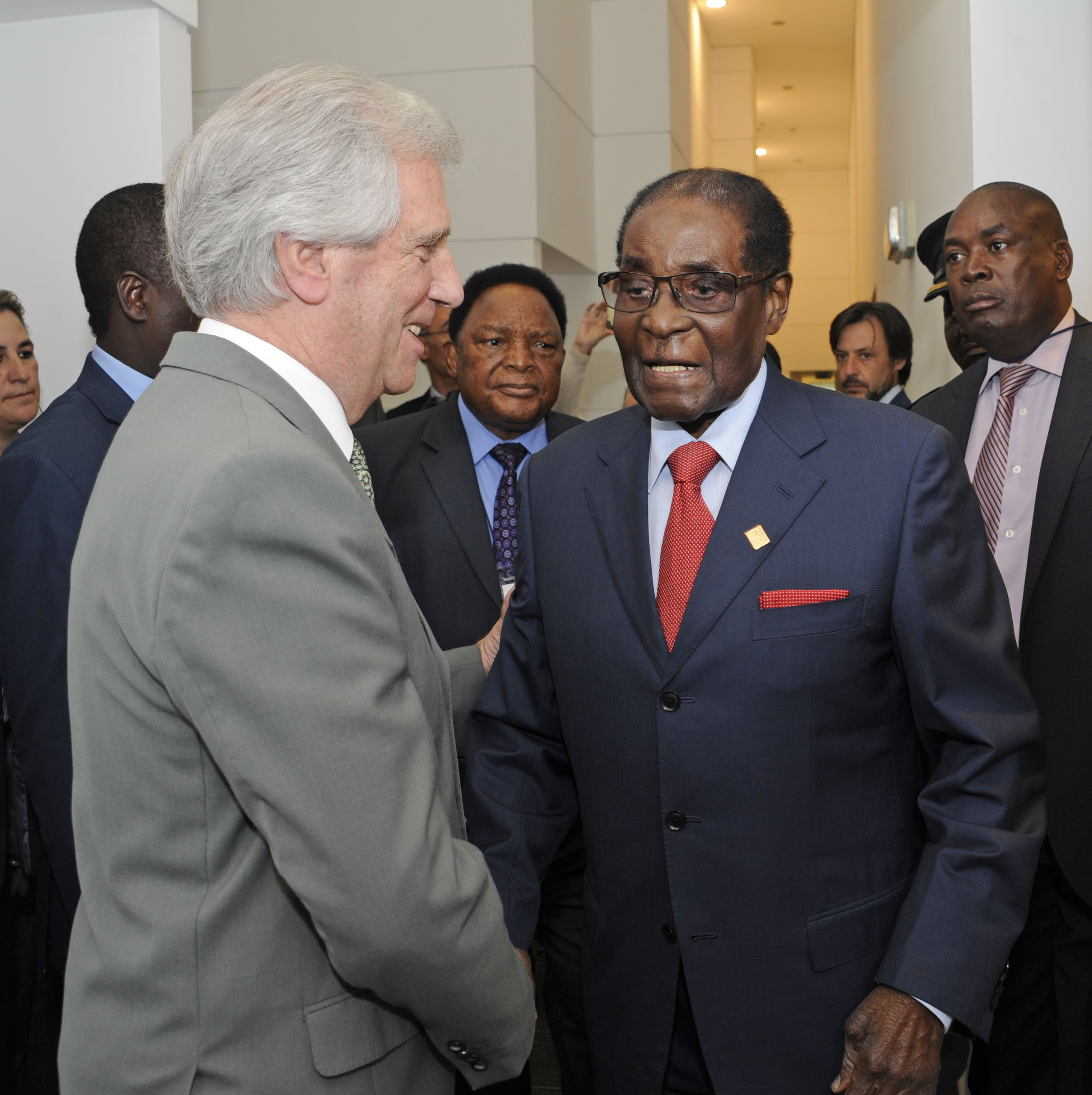 Presidente Tabaré Vázquez recibe a su par de Zimbabue, Robert Mugabe
