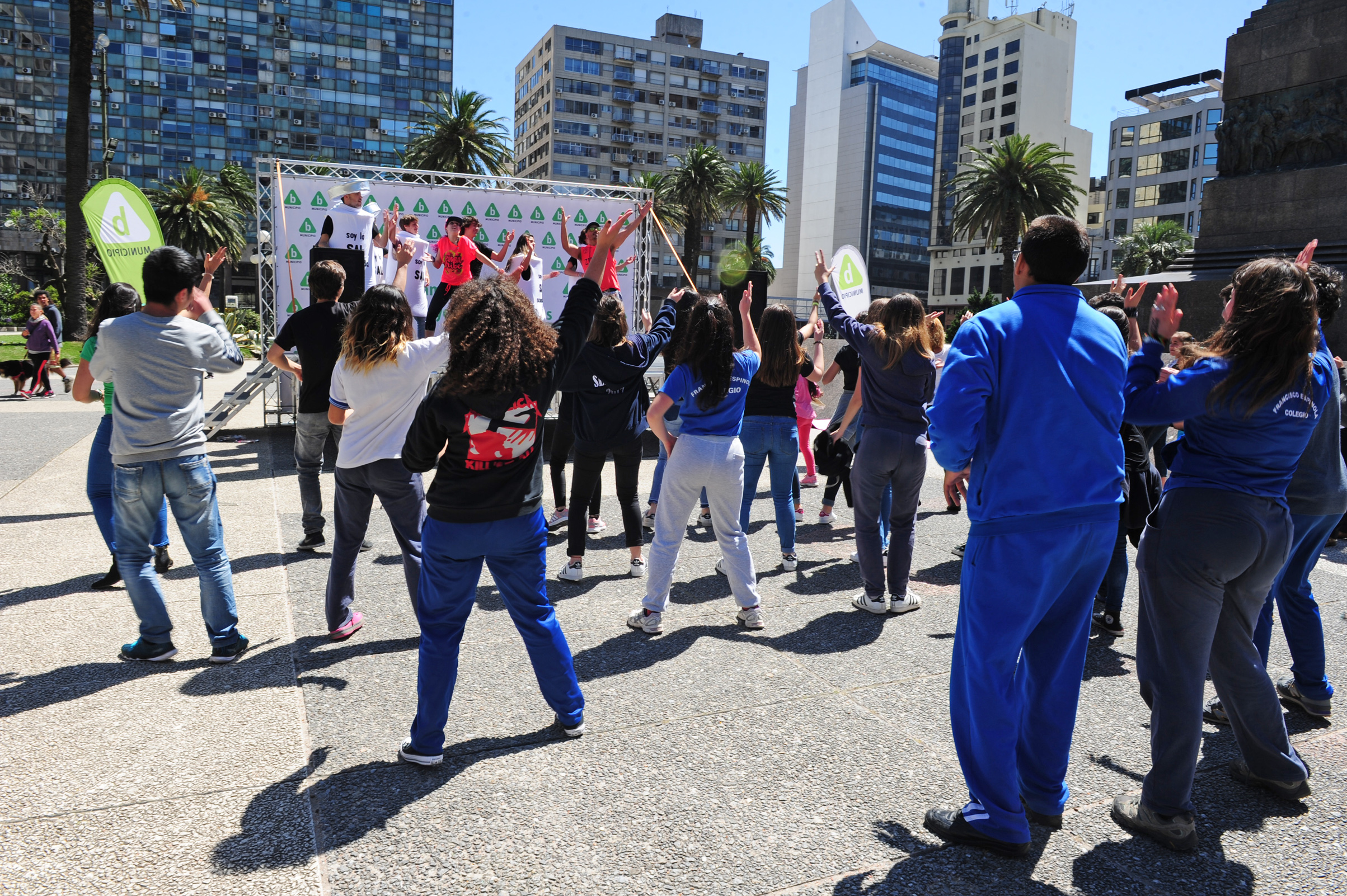 Actividades educativas y recreativas en Plaza Independencia