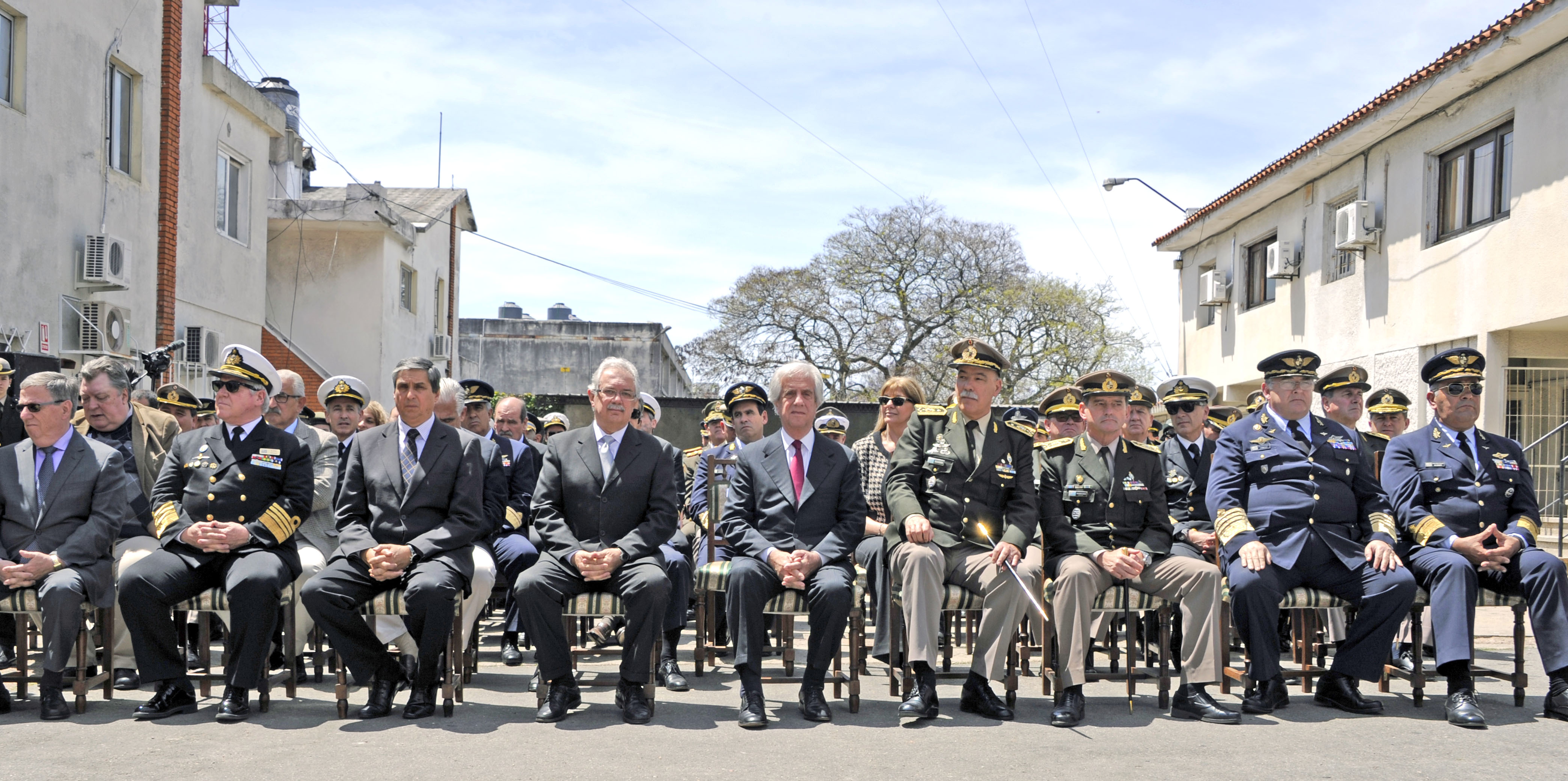El presidente Tabaré Vázquez y el ministro de Defensa, Jorge Menéndez, en el aniversario del Estado Mayor de la Defensa