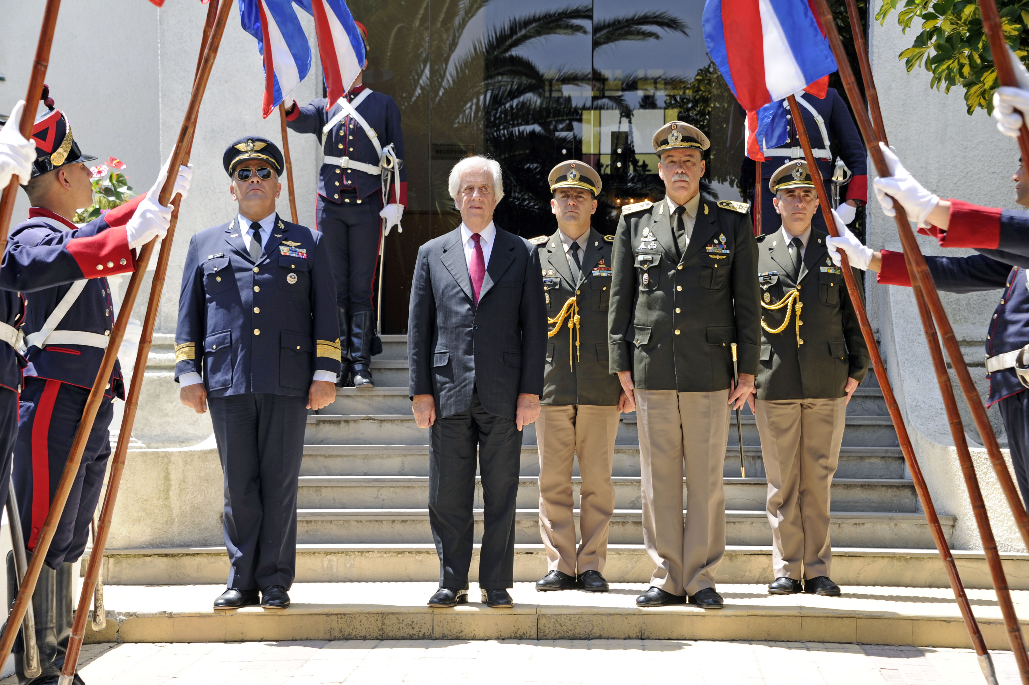 Presidente Vázquez participó en acto aniversario del Estado Mayor de la Defensa