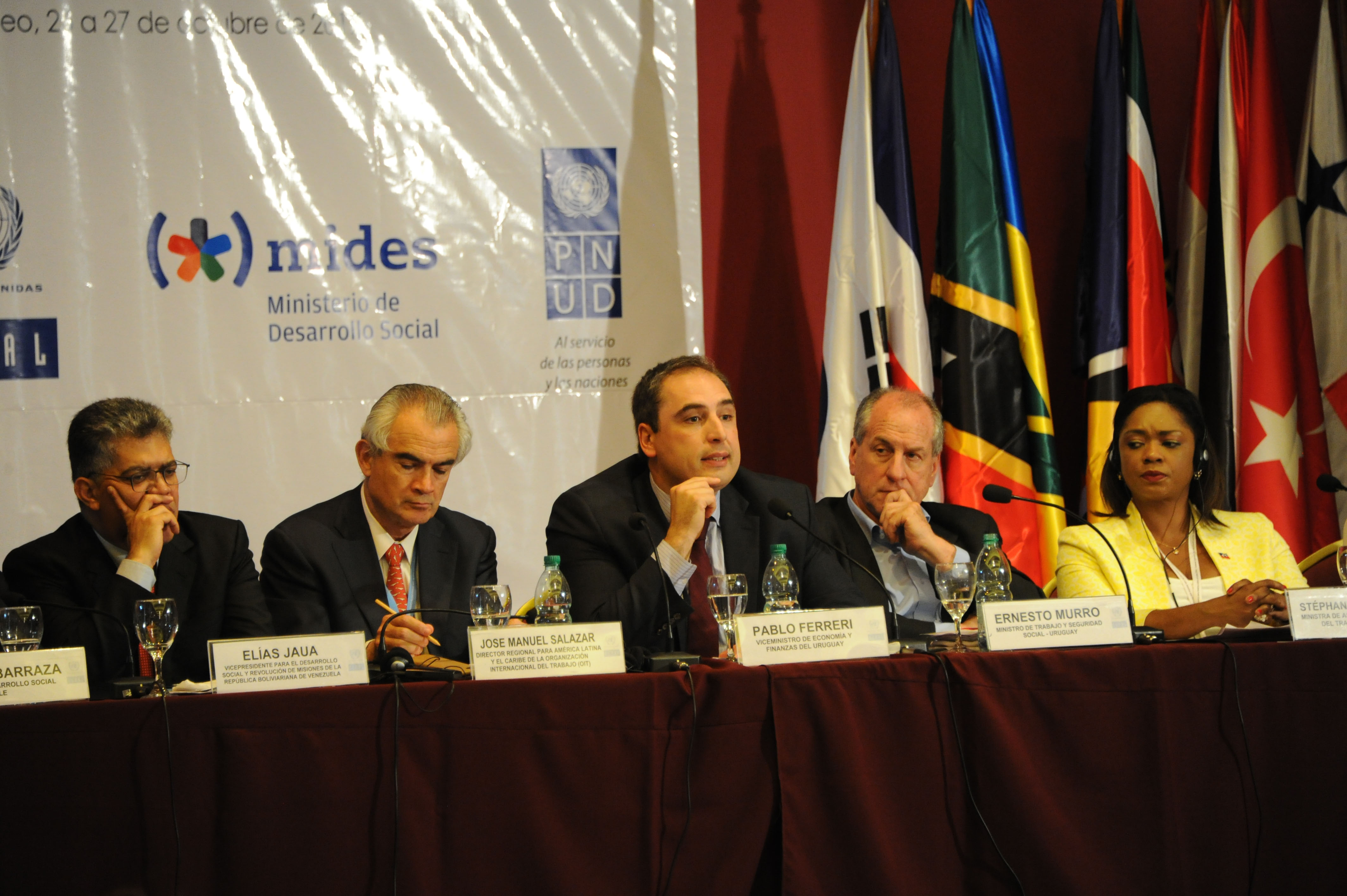 Murro y Ferreri en la segunda reunión de la Conferencia Regional sobre Desarrollo Social de América Latina y el Caribe