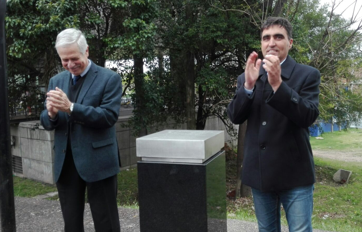 Ministro de Salud Pública, Jorge Basso acompañado por el Intendente de Salto, Andrés Lima descubren placa de inauguración
