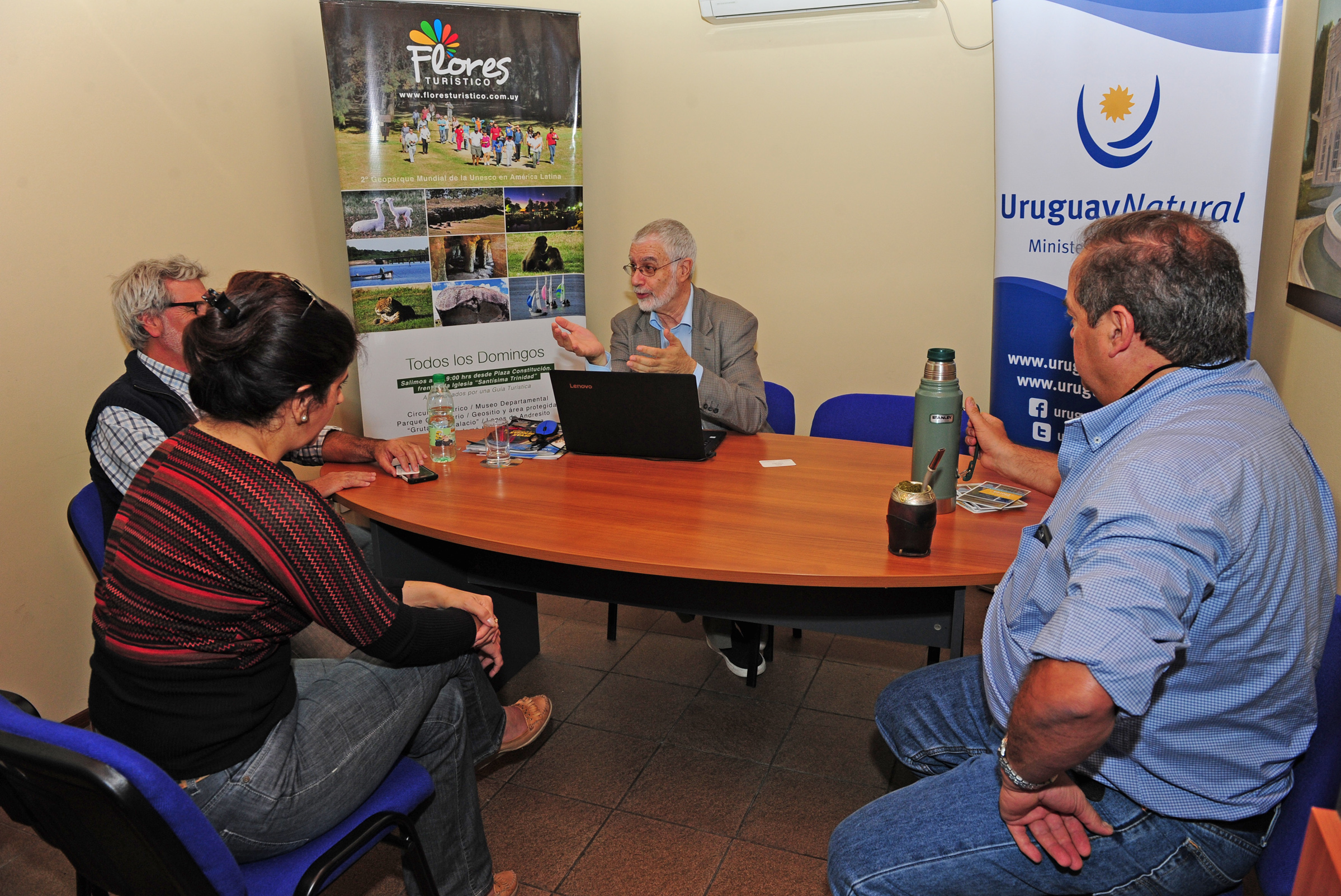 Subsecretario de Turismo, Benjamín Liberoff, durante las audiencias en Trinidad, Flores