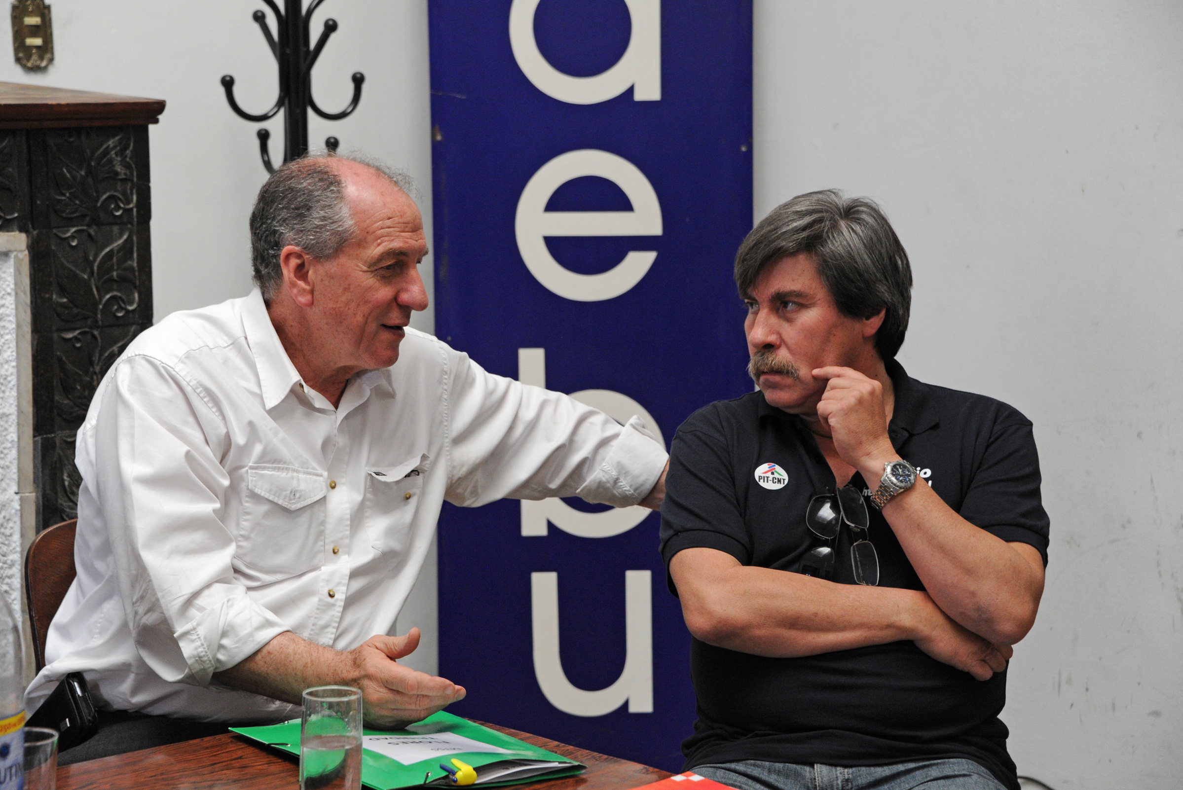Ministro de Trabajo, Ernesto Murro, en diálogo previo al inicio de una de las audiencias