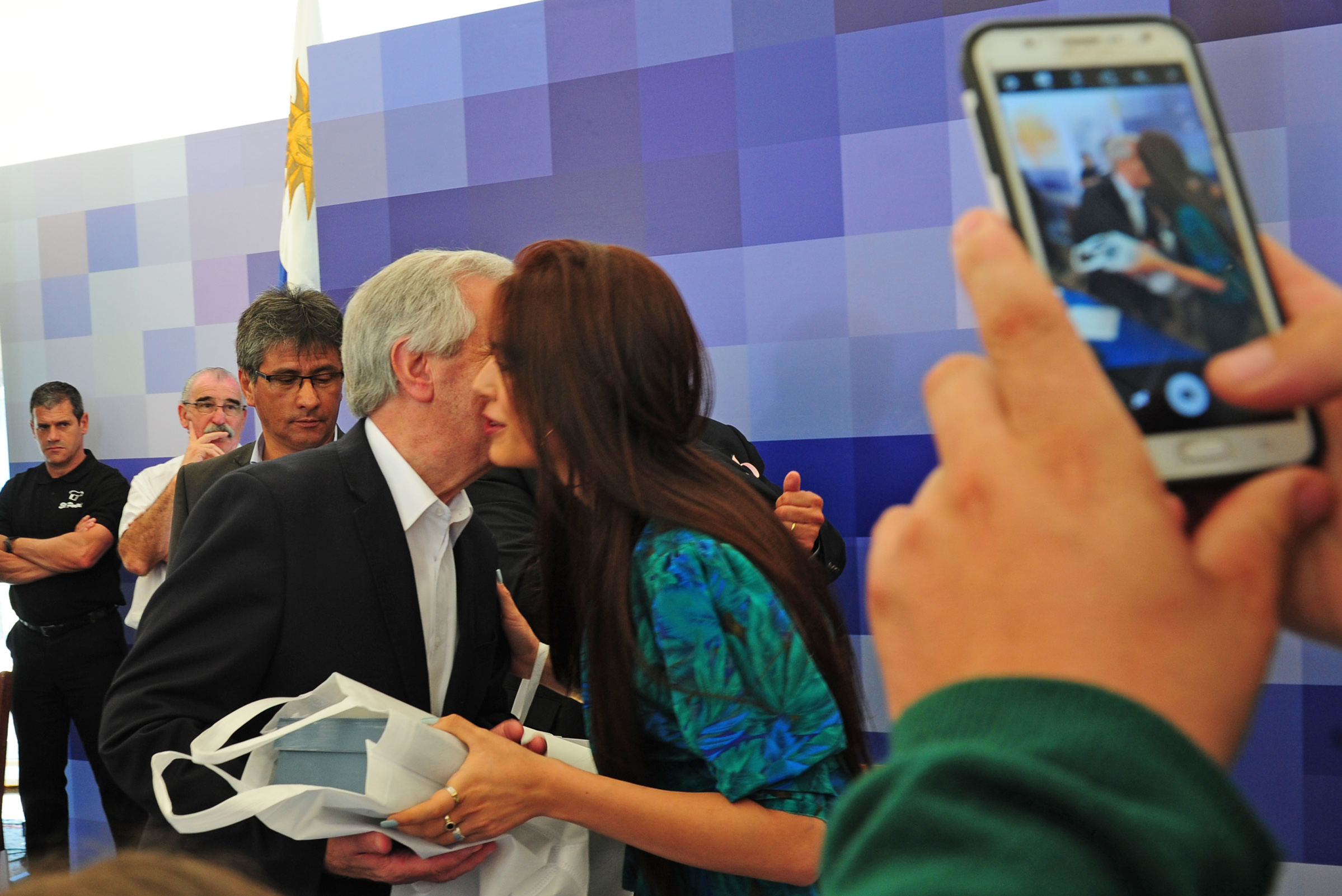 Vázquez recibe obsequio