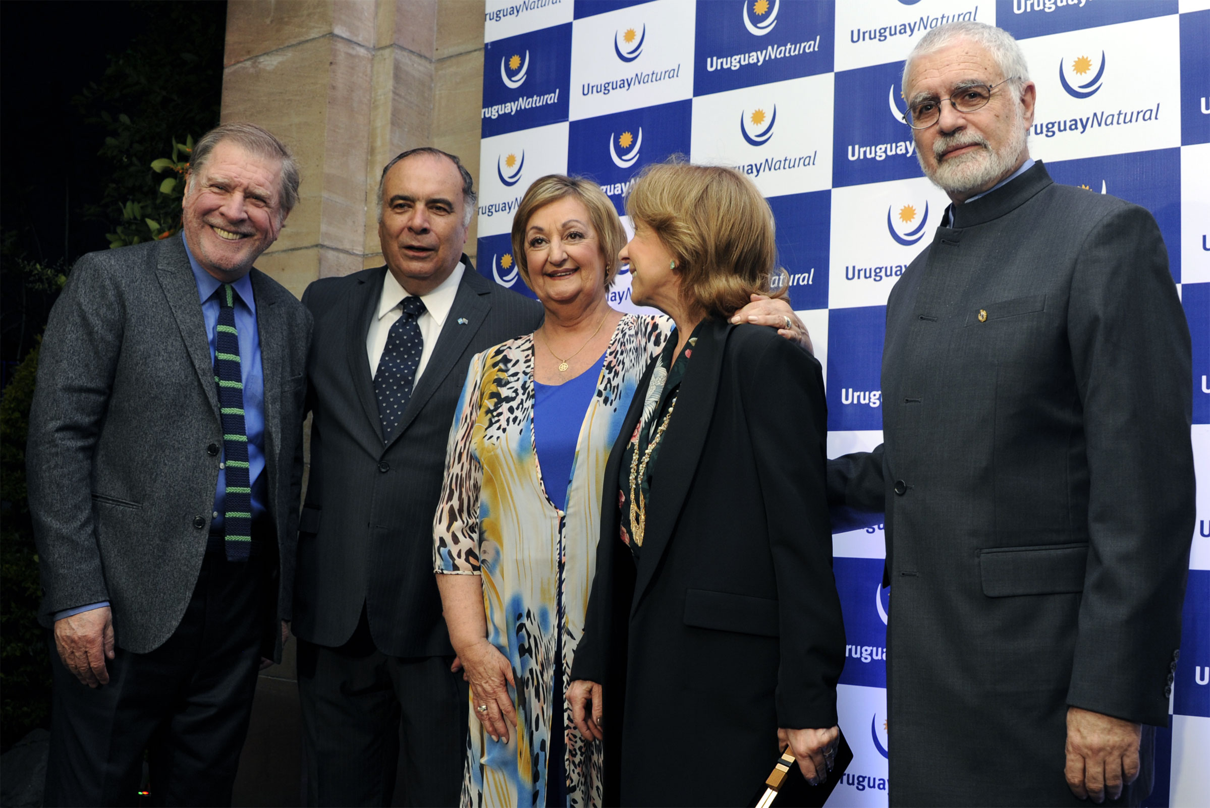 Actor Arturo Puig, embajador Héctor Lescano, ministra Liliam Kechichian, actriz Selva Alemán y subsecretario de Turismo Benjamín Liberoff