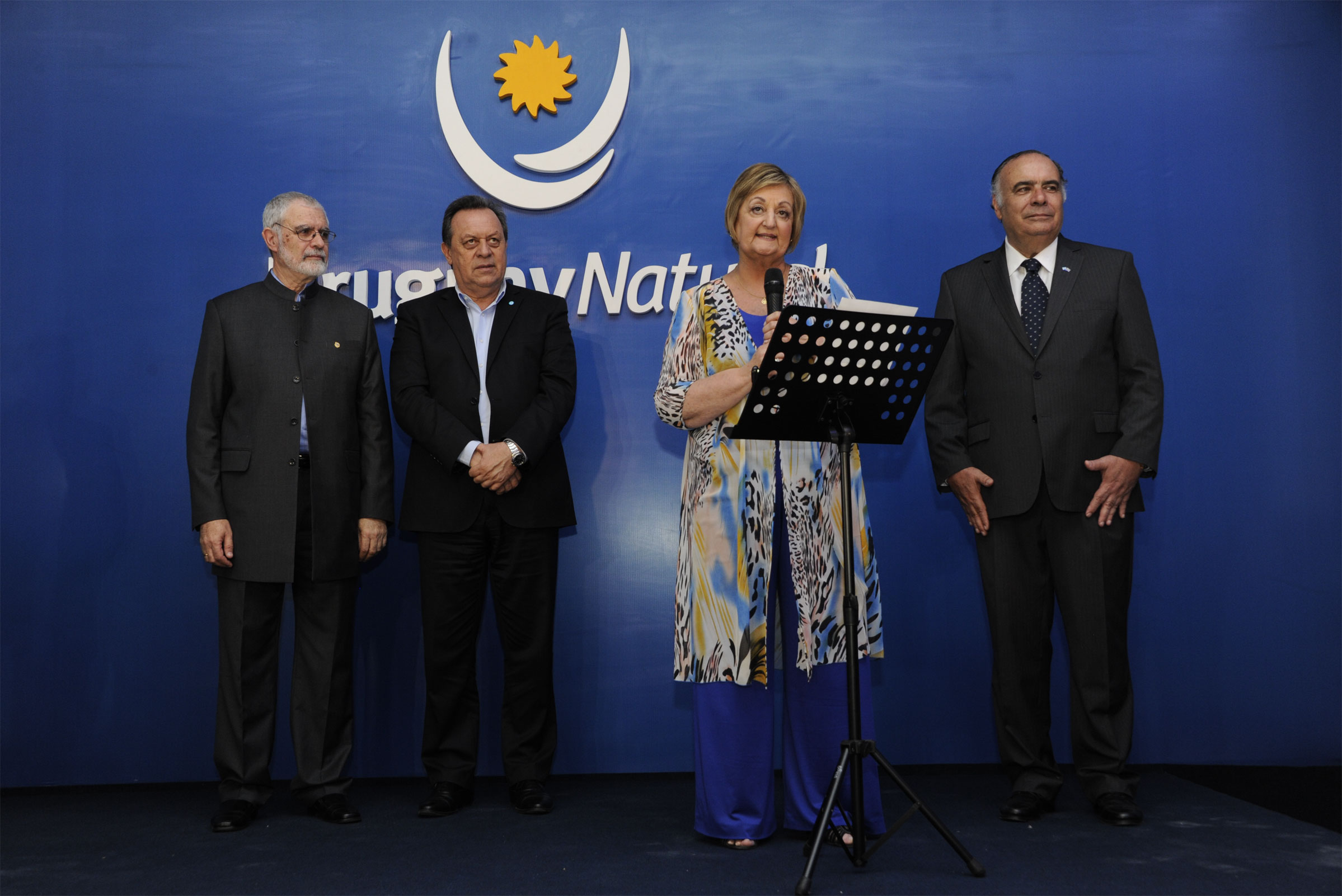 Subsecretario de Turismo, Benjamín Liberoff; José Santos, ministro de turismo de Argentina; ministra Liliam Kechichian y Embajador Héctor Lescano
