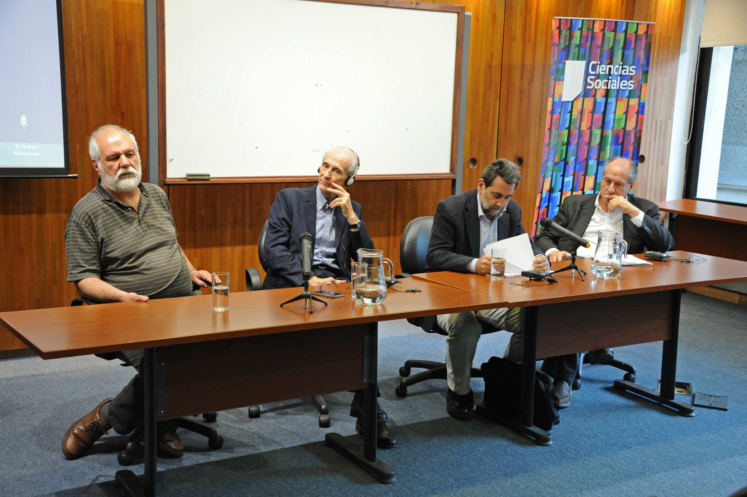 Mesa redonda sobre el mercado de trabajo y las relaciones laborales