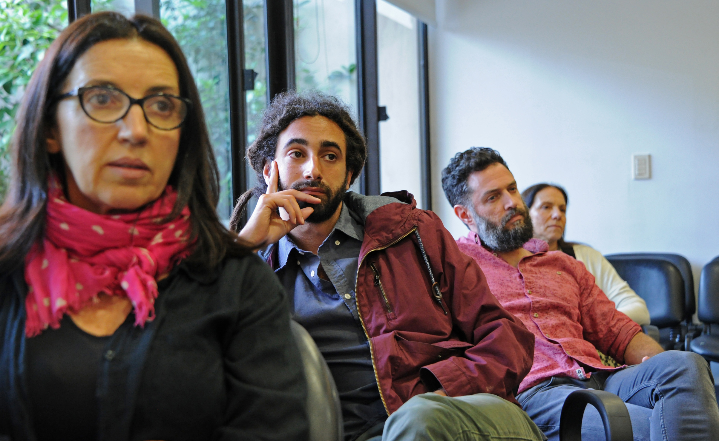 Asistentes a la mesa redonda