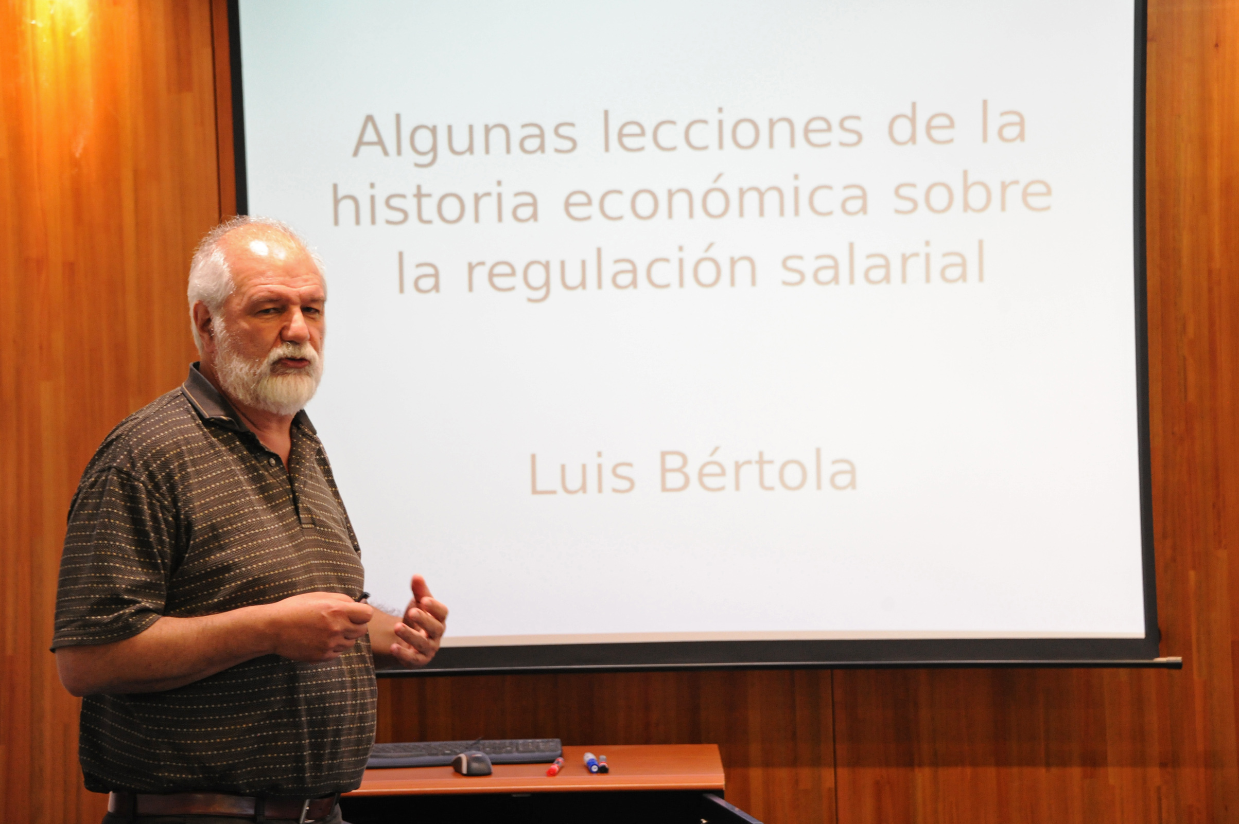 Mesa redonda sobre el mercado de trabajo y las relaciones laborales