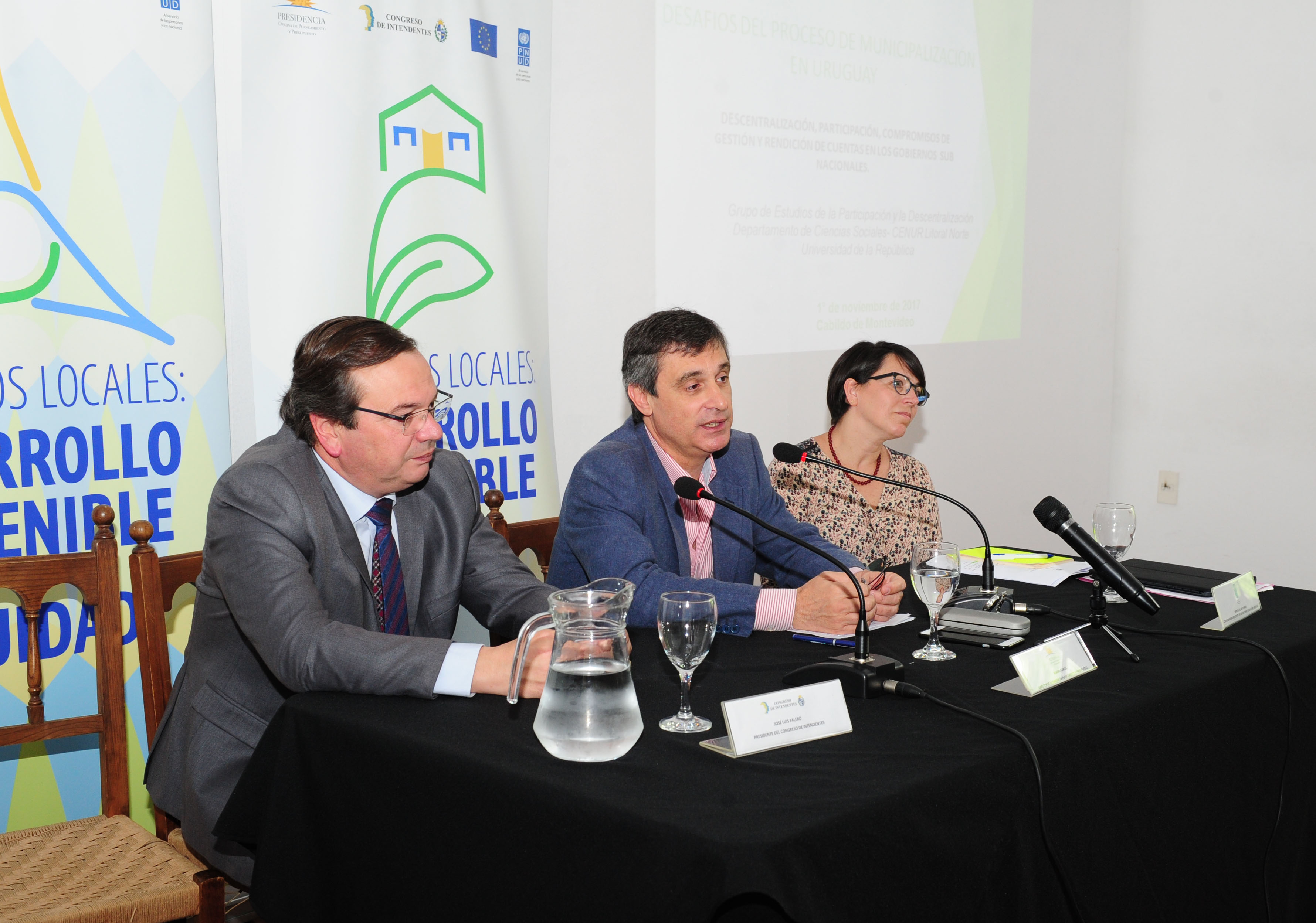Álvaro García, José Luis Falero y Mireia Villar Forner, en el ciclo “Desafíos del proceso de municipalización en Uruguay”