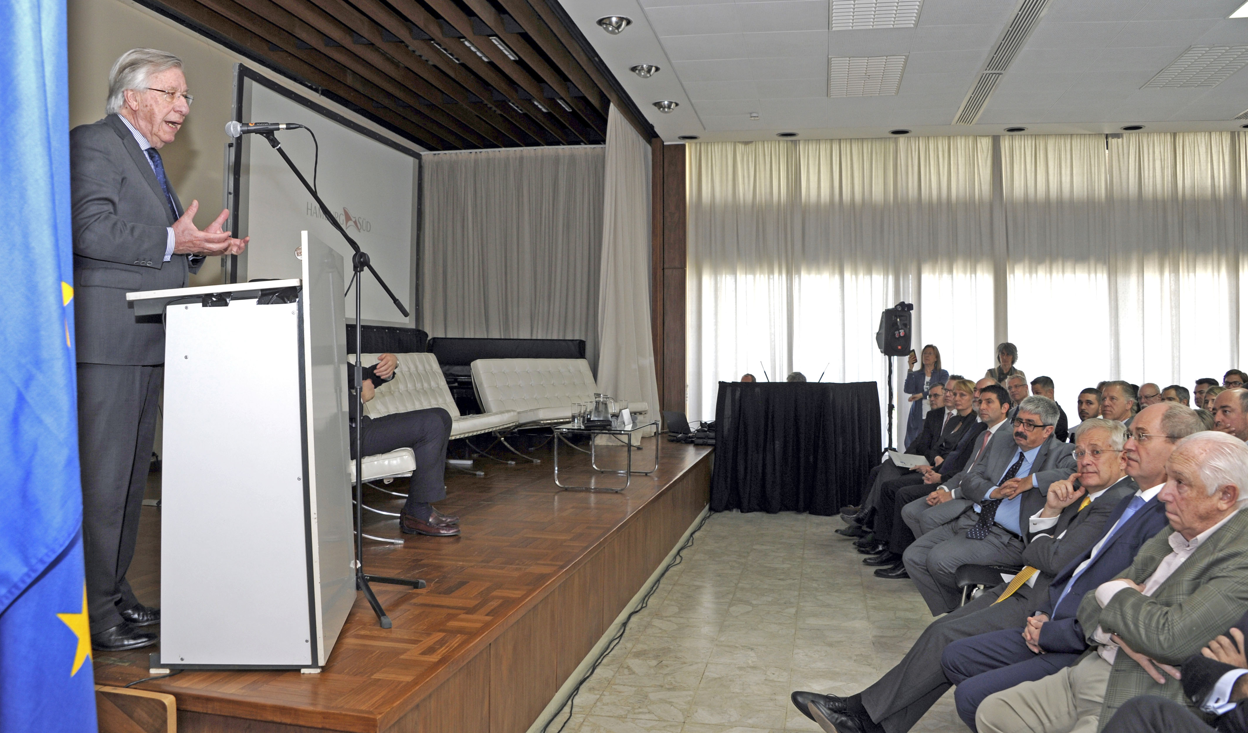 Danilo Astori en un encuentro con empresarios organizado por la Cámara Uruguayo-Alemana