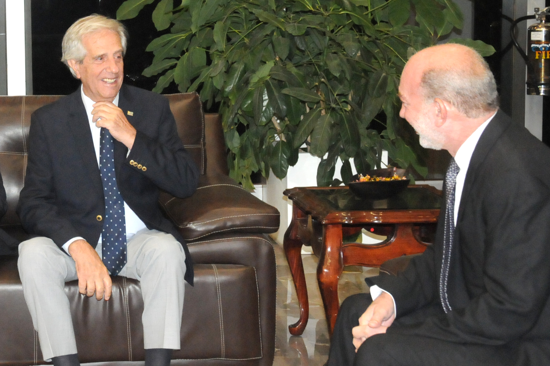 El presidente Tabaré Vázquez es recibido por el subsecretario para América Latina y el Caribe de México, Luis Alfonso de Alba