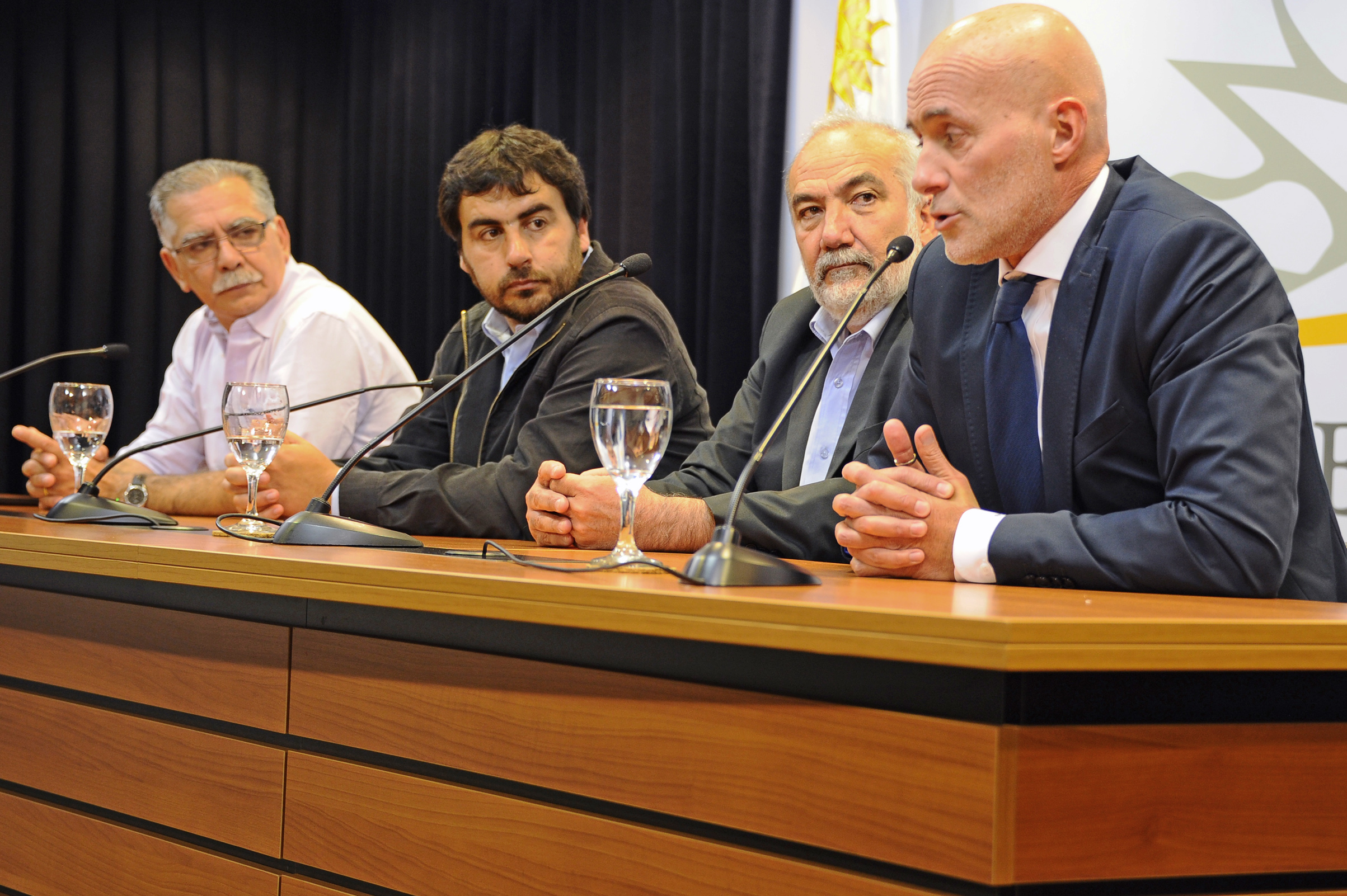 Representante de Cisco Networking Academy, dirigiéndose a los presentes