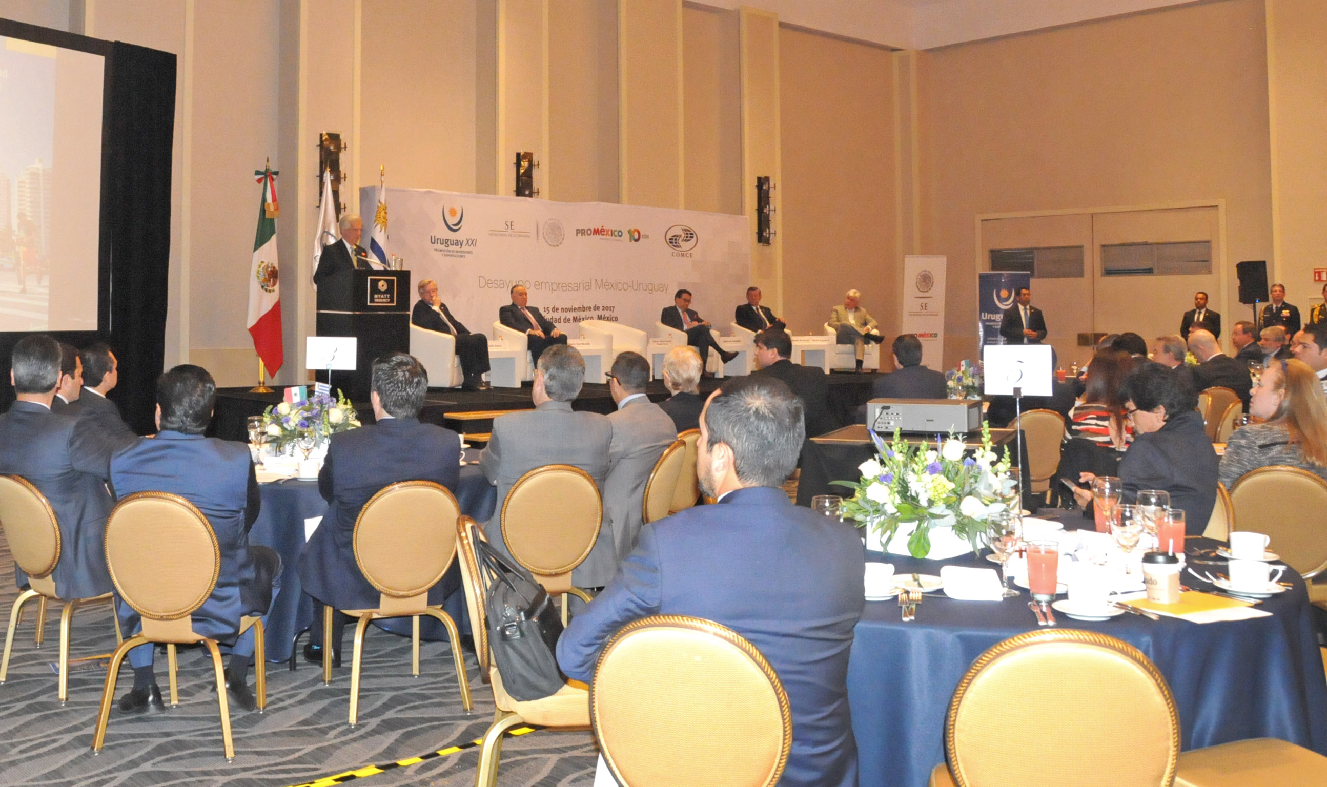 Presentación de Vázquez ante empresarios mexicanos