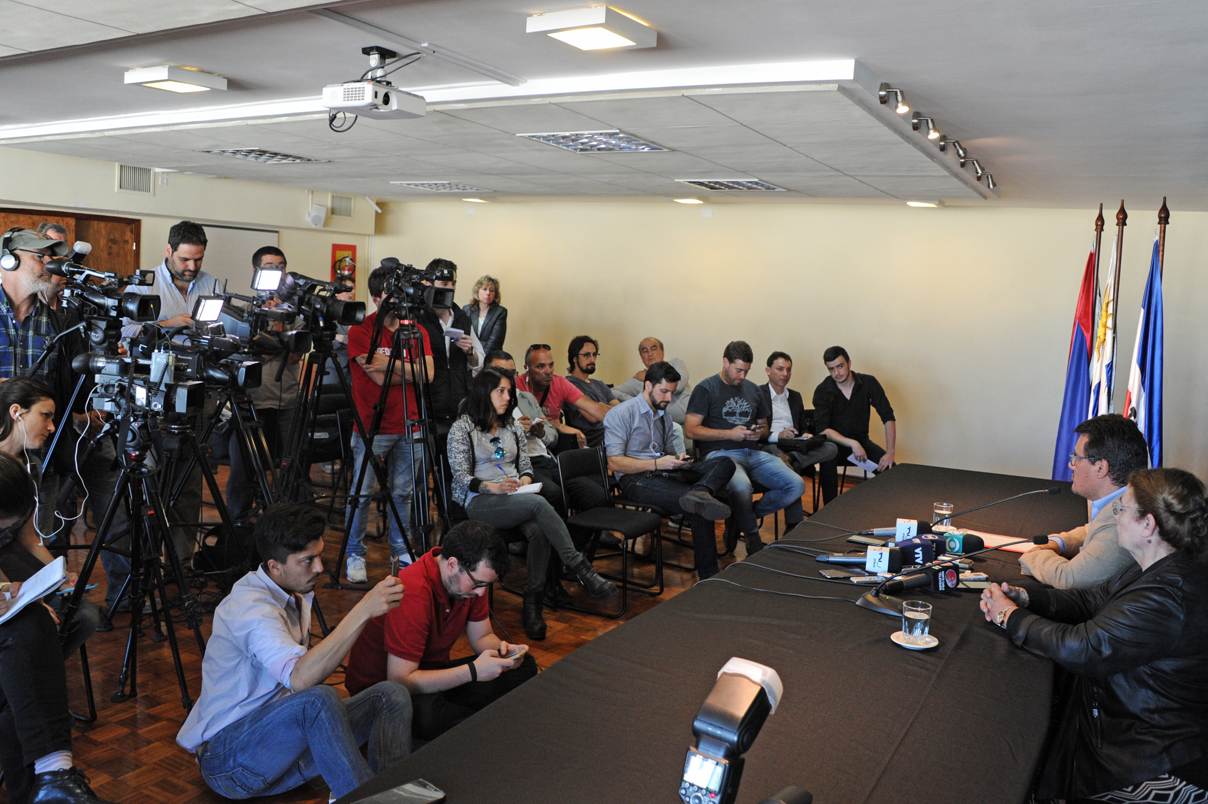 Asistentes a la conferencia de prensa