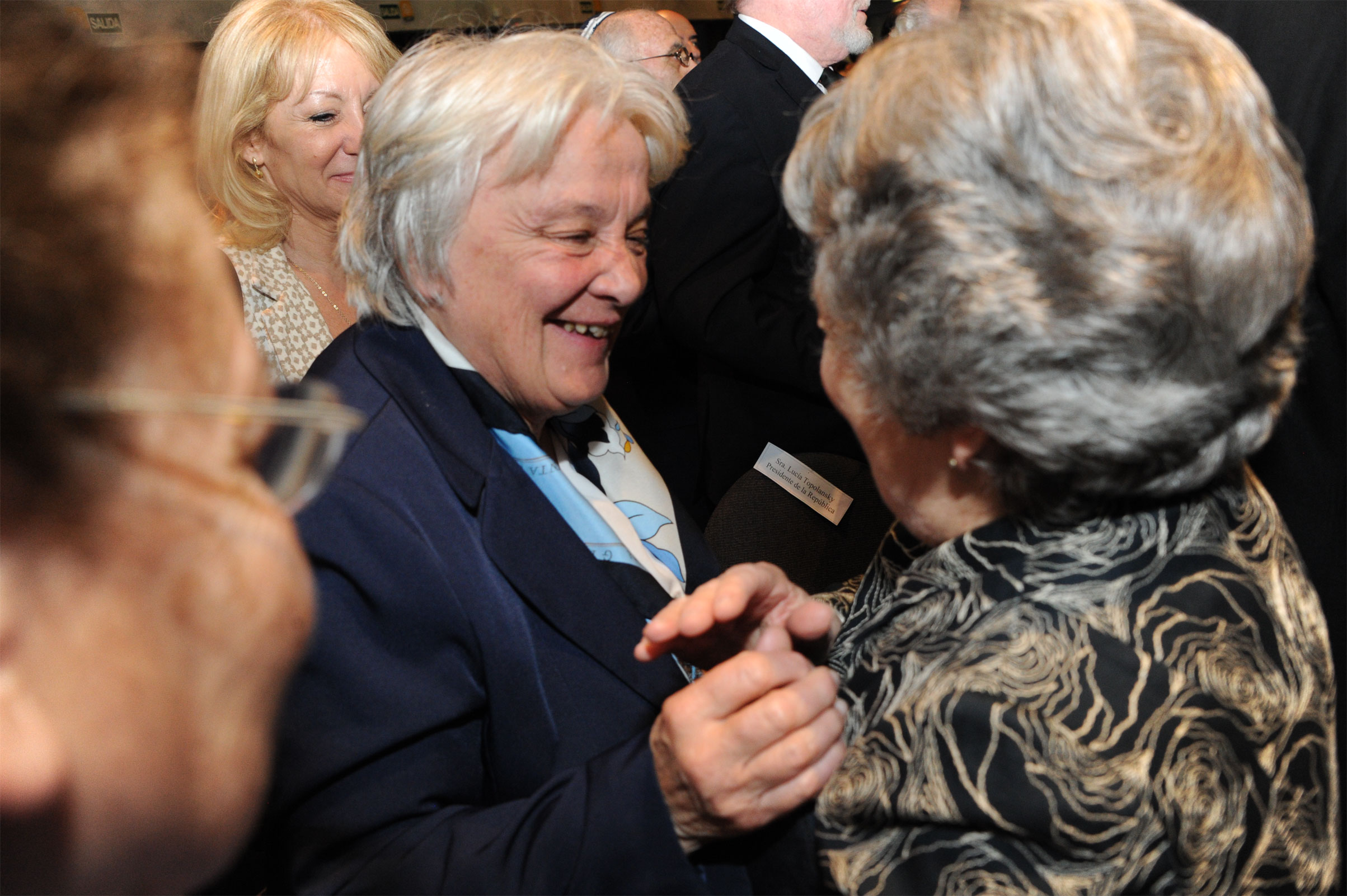 Presidenta en ejercicio Lucía Topolansky junto a María Auxiliadora Delgado