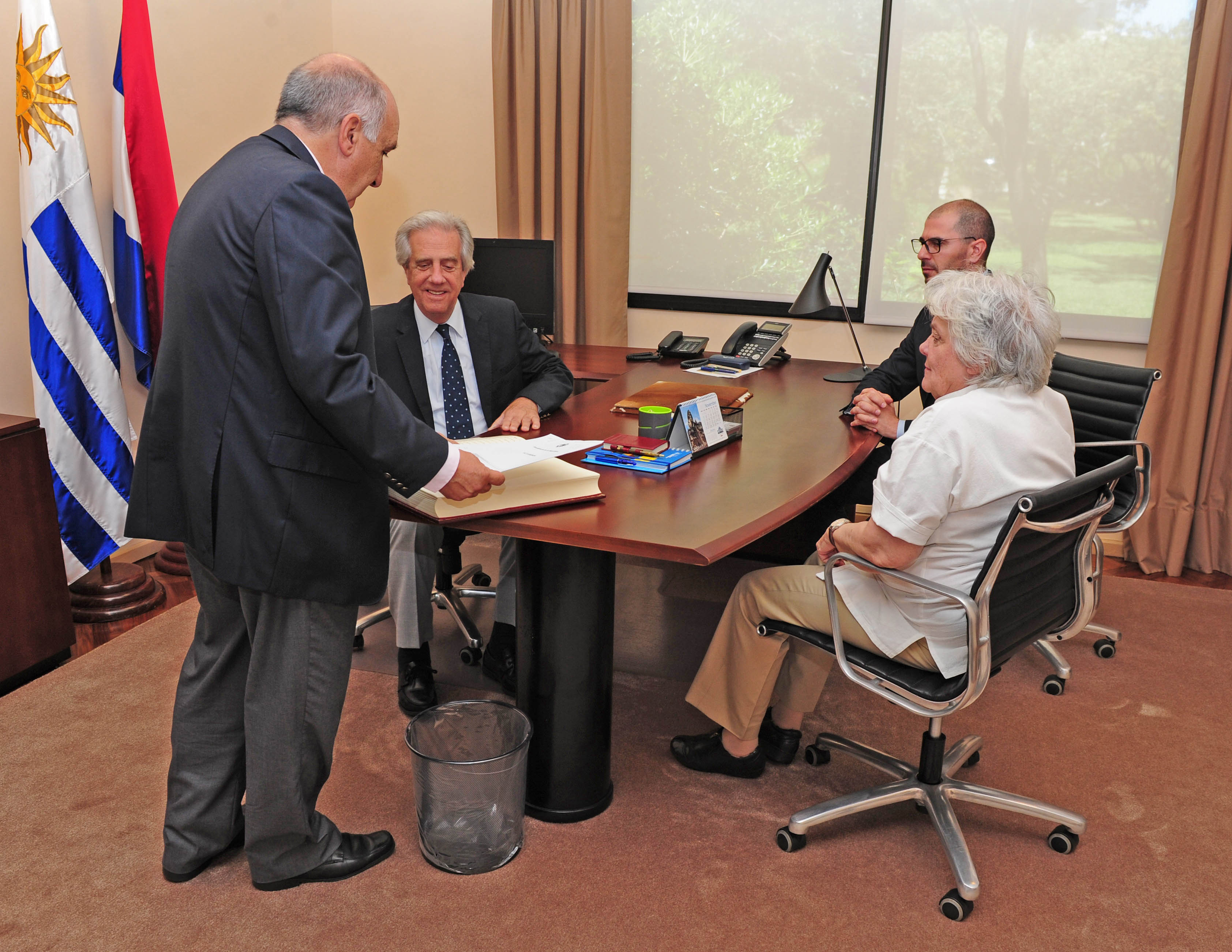 Vázquez recibe el mando presidencial