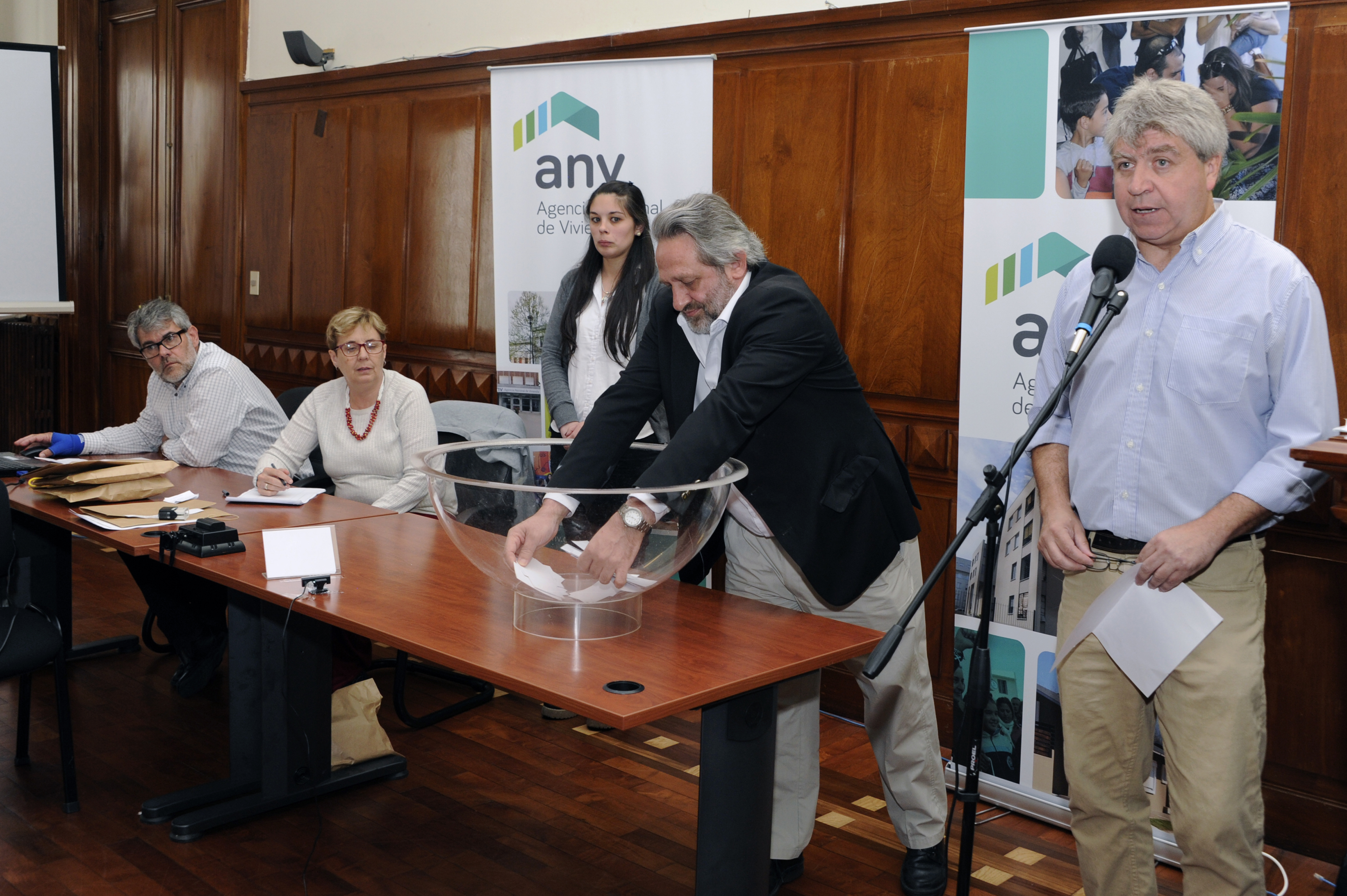 Agencia Nacional de Vivienda sorteó viviendas que se agregan a las 1.800 ya adjudicadas