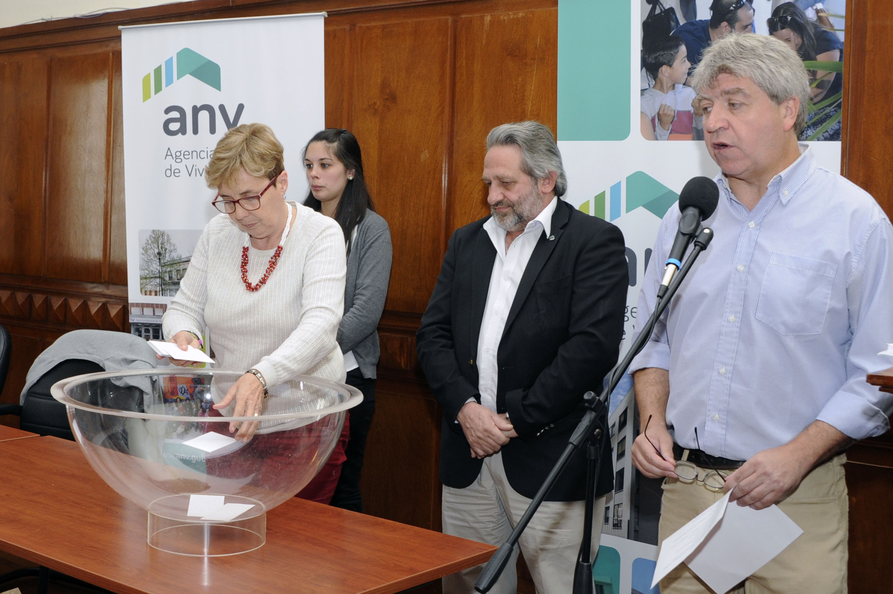 Agencia Nacional de Vivienda sorteó viviendas que se agregan a las 1.800 ya adjudicadas