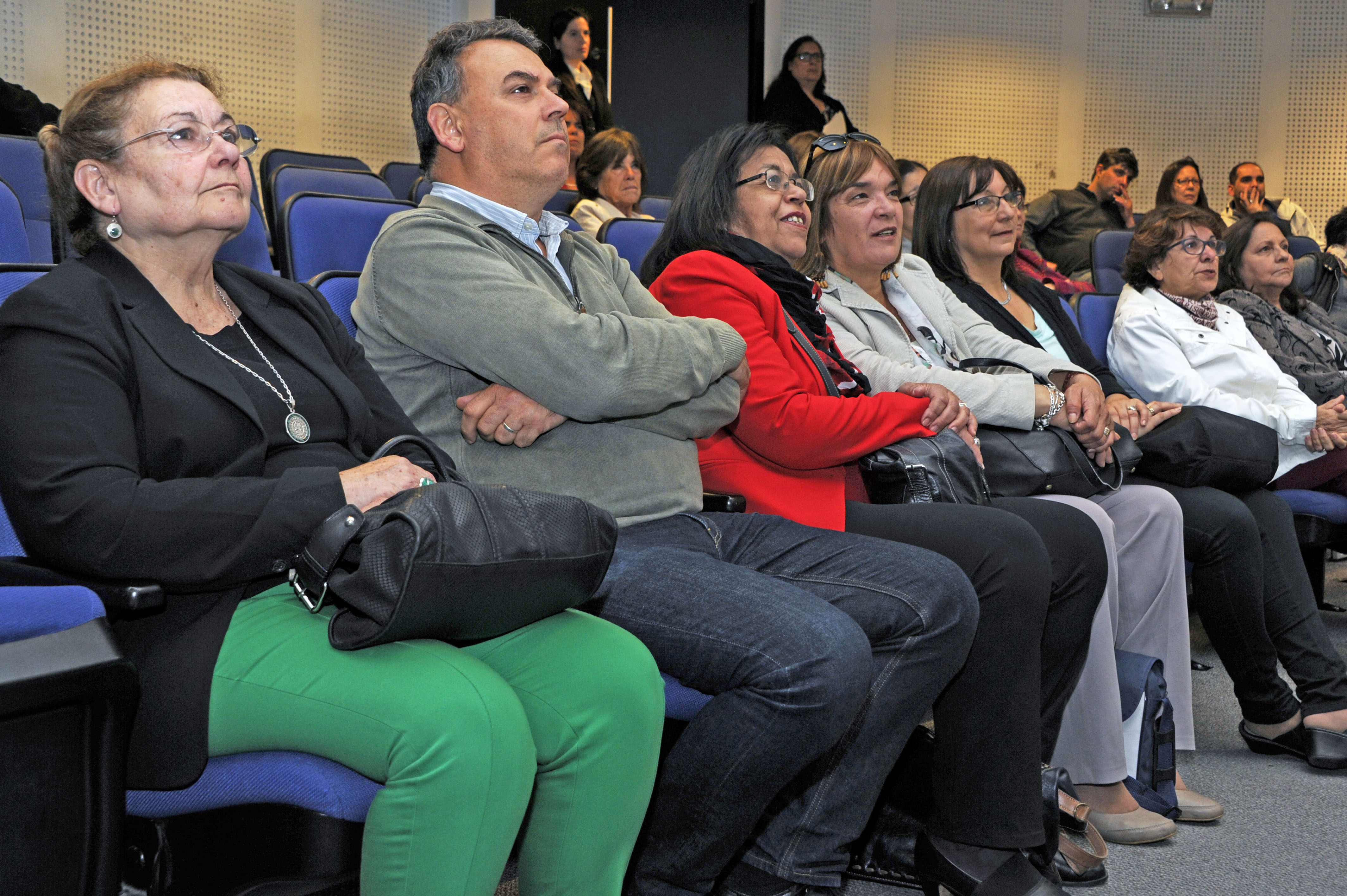 Presentación de dos instalaciones para campamento realizada en el Salón de Actos de la Torre Ejecutiva