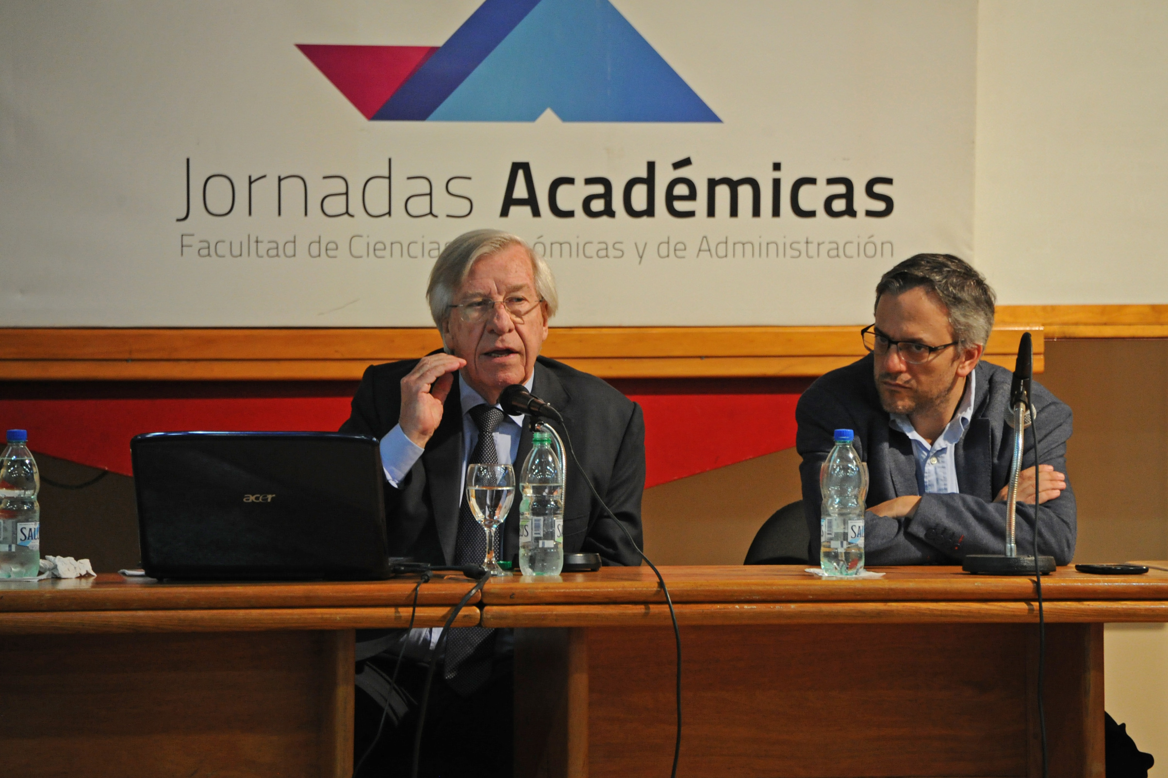 Ministro Danilo Astori junto a decano de Facultad de Ciencias Económicas, Rodrigo Arim