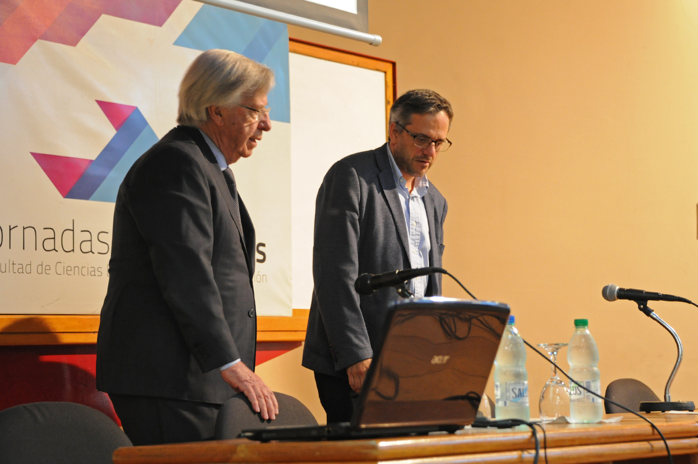 Ministro Danilo Astori junto a decano de Facultad de Ciencias Económicas, Rodrigo Arim