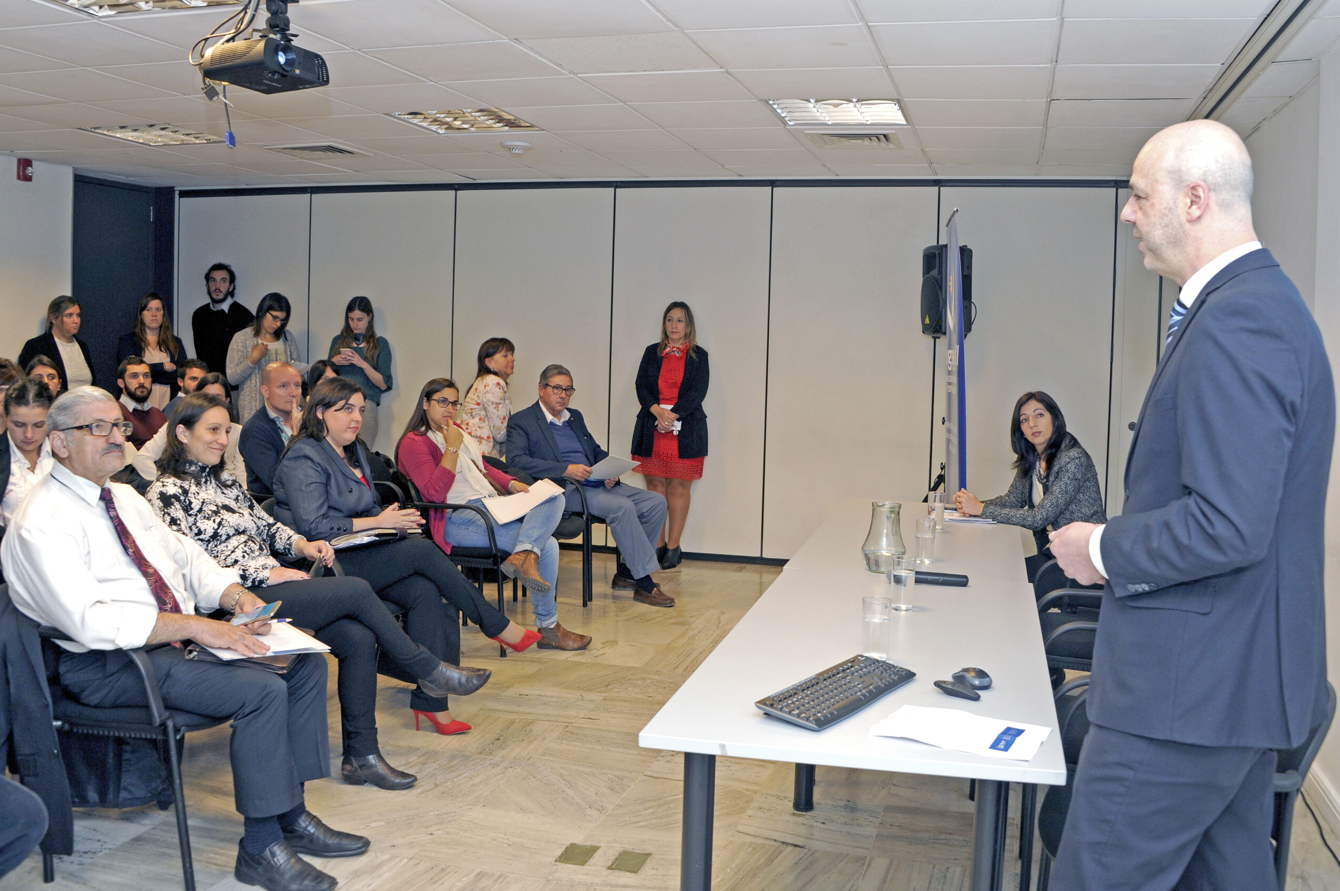 Carámbula en taller “Sello de energía renovable: visibilidad y reconocimiento para la empresa y sus productos”