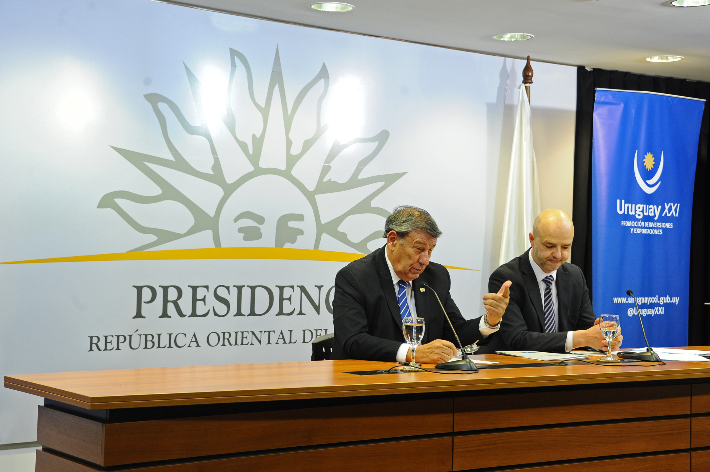 Rodolfo Nin Novoa, dirigiéndose a los presentes