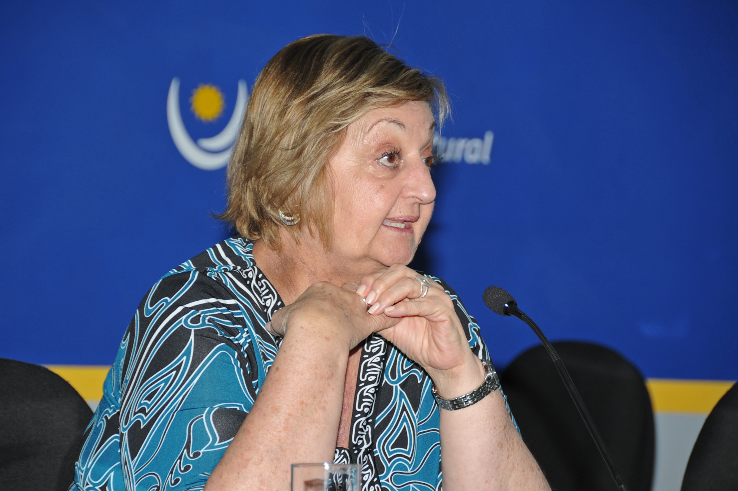 Ministra de Turismo, Liliam Kechichian, haciendo uso de la palabra