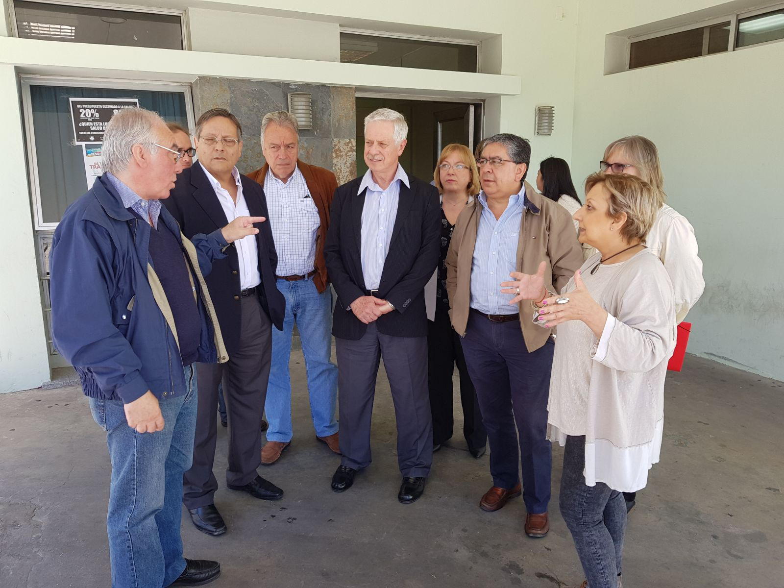 Basso junto a autoridades del Hospital de Lavalleja