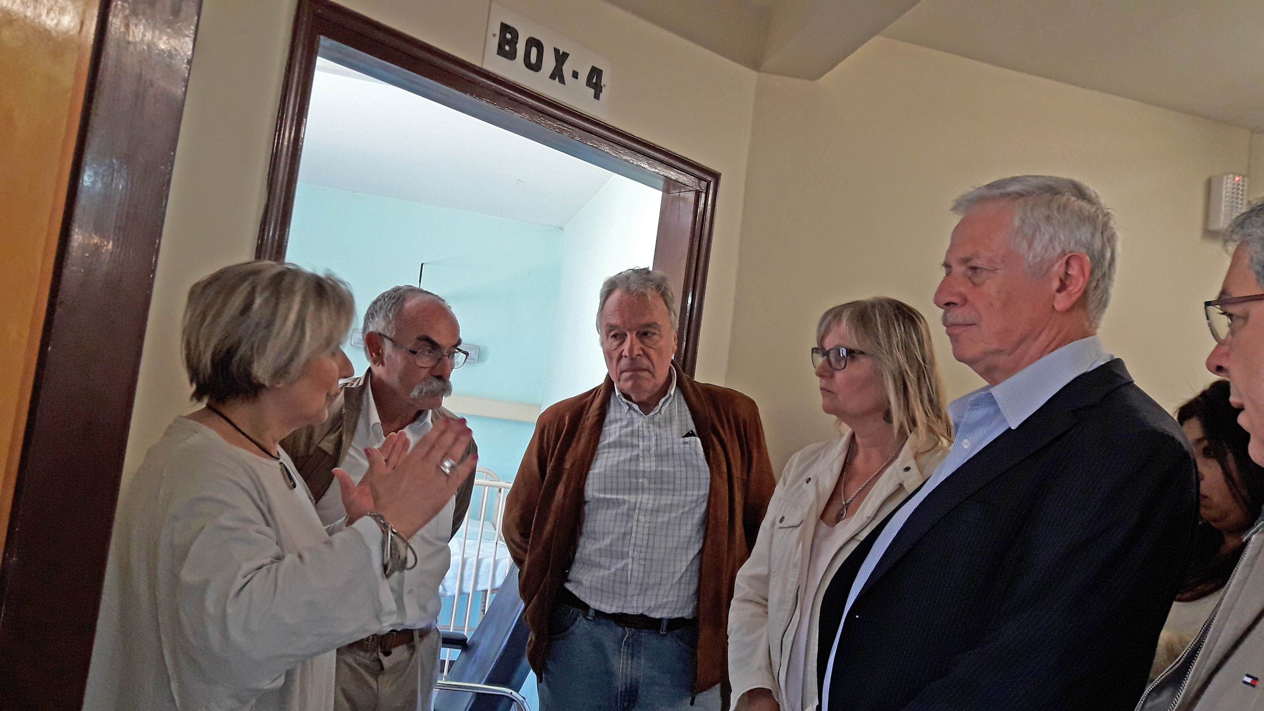 Basso junto a autoridades del Hospital de Lavalleja