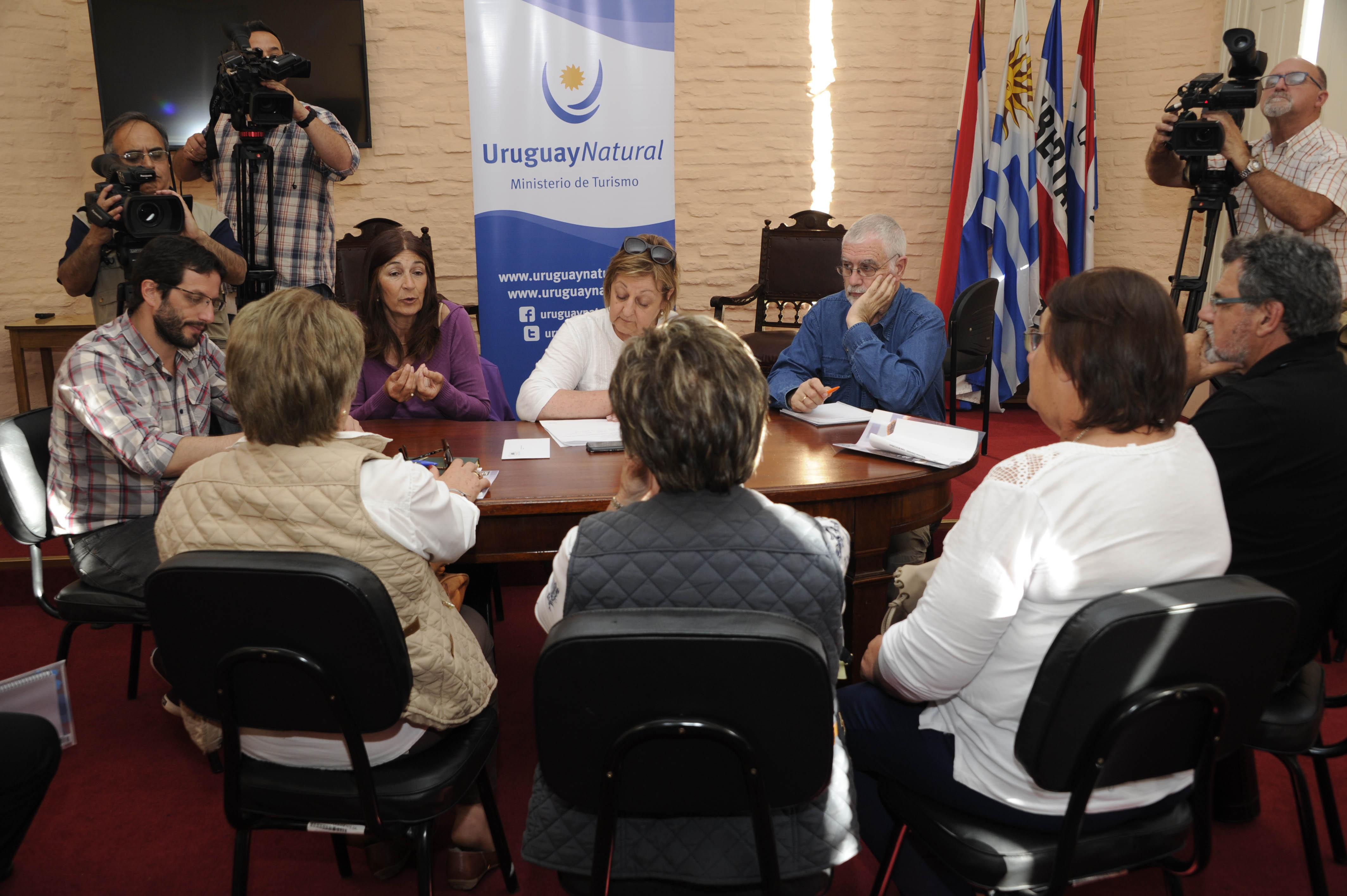 Kechichian, en reunión con organizaciones sociales en Minas, previo al Consejo de Ministros abierto de Pirarajá