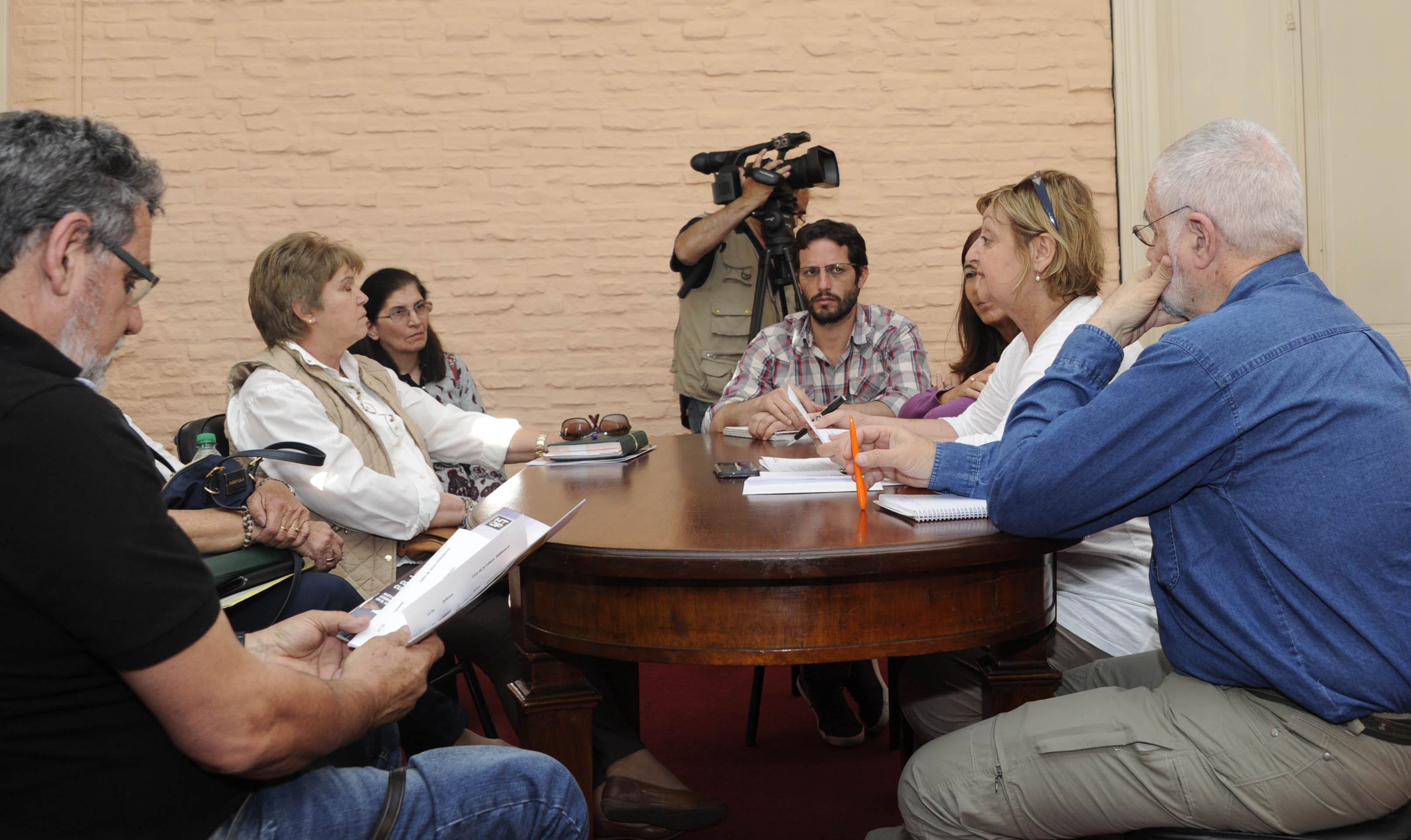 Kechichian, en reunión con organizaciones sociales en Minas, previo al Consejo de Ministros abierto de Pirarajá
