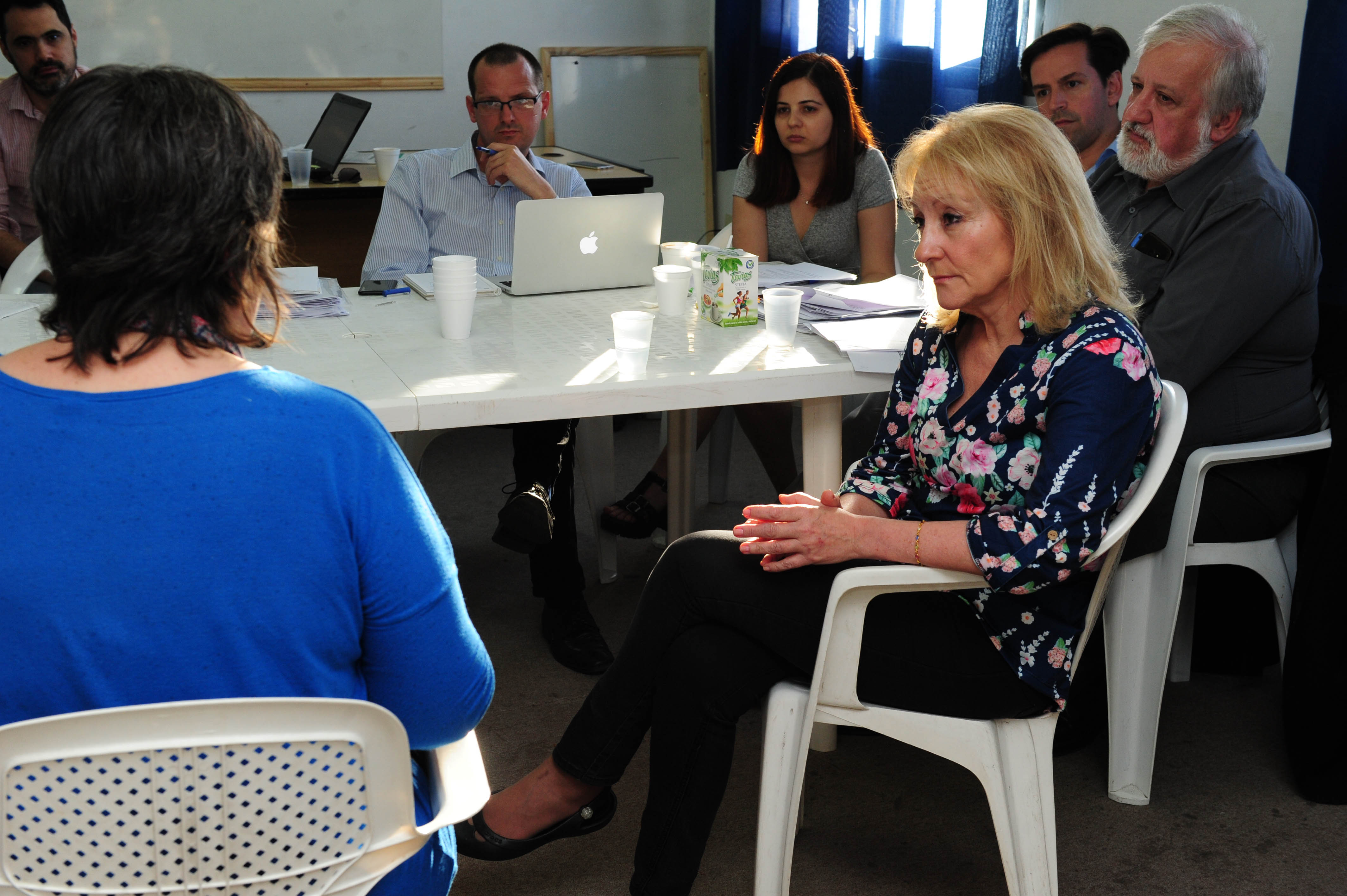 Ministra Carolina Cosse dialoga con vecinos de Minas