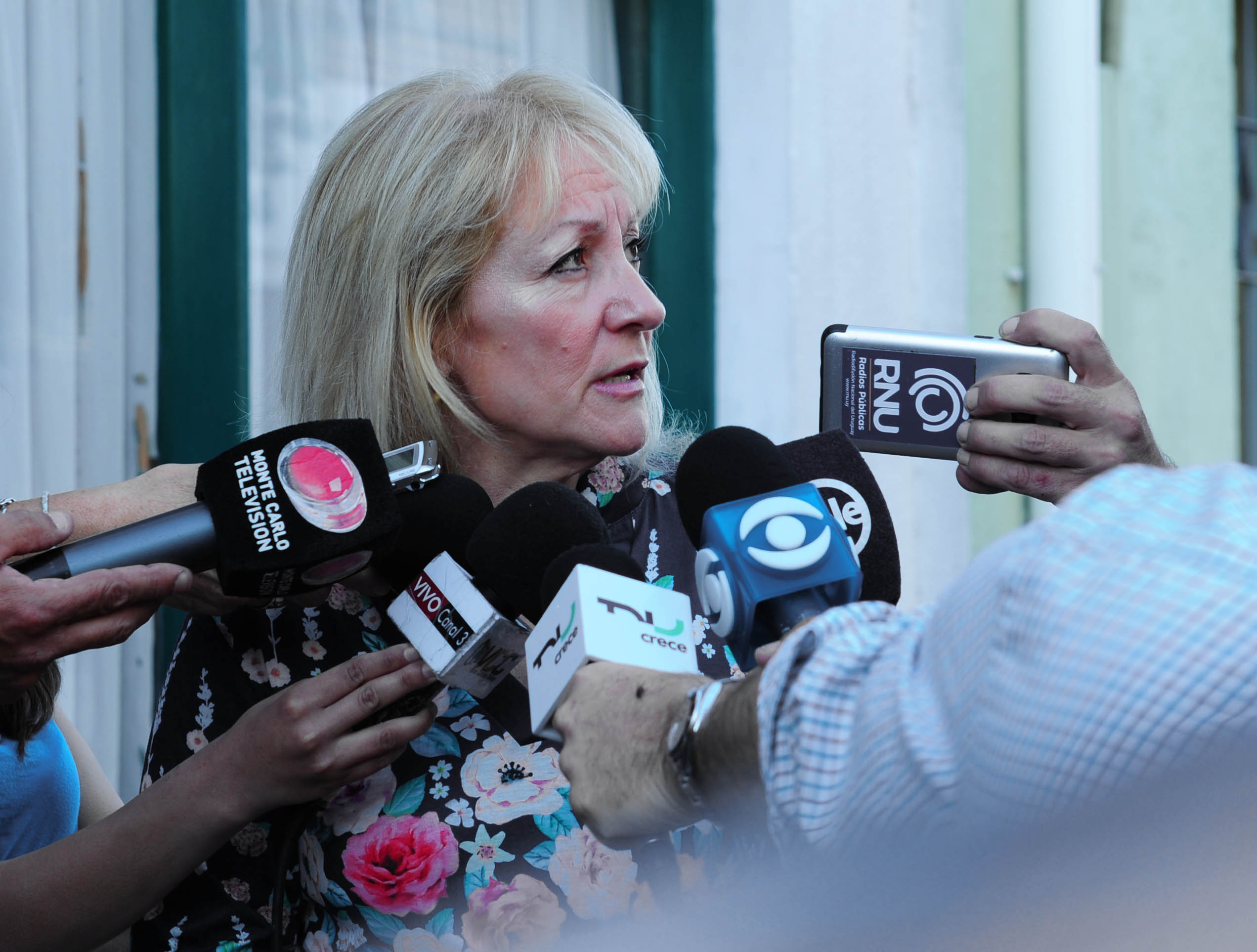 Ministra Carolina Cosse dialoga con la prensa