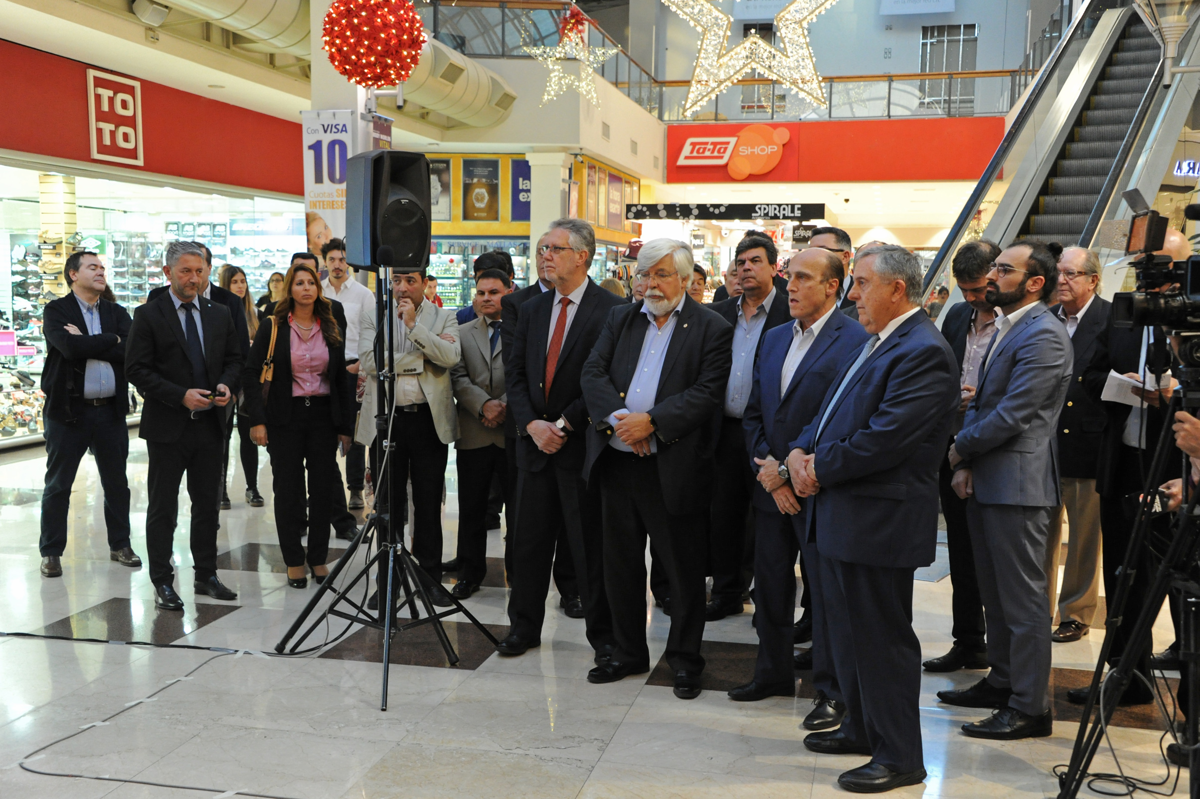 Ministro del Interior, Eduardo Bonomi, junto a subsecretario, Jorge Vázquez, y autoridades presentes