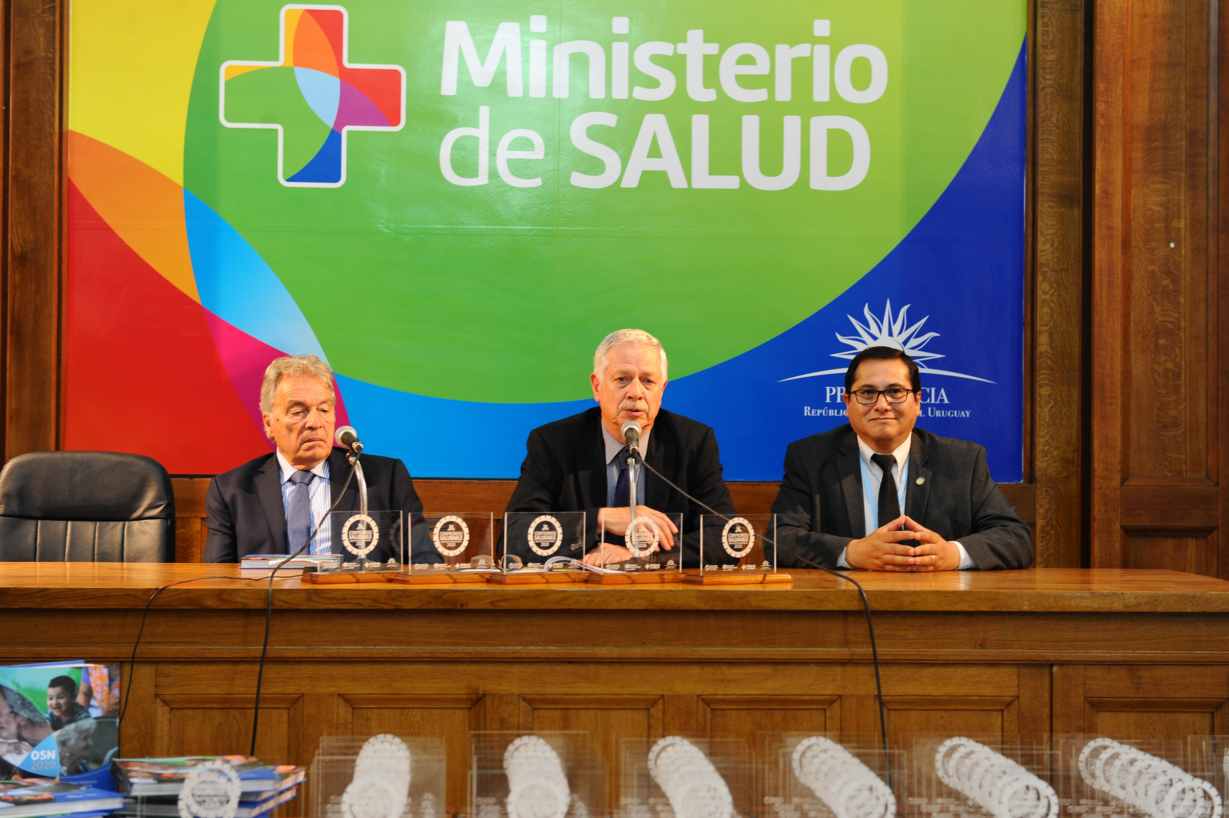 Ministro de Salud Pública, Jorge Basso, haciendo uso de la palabra