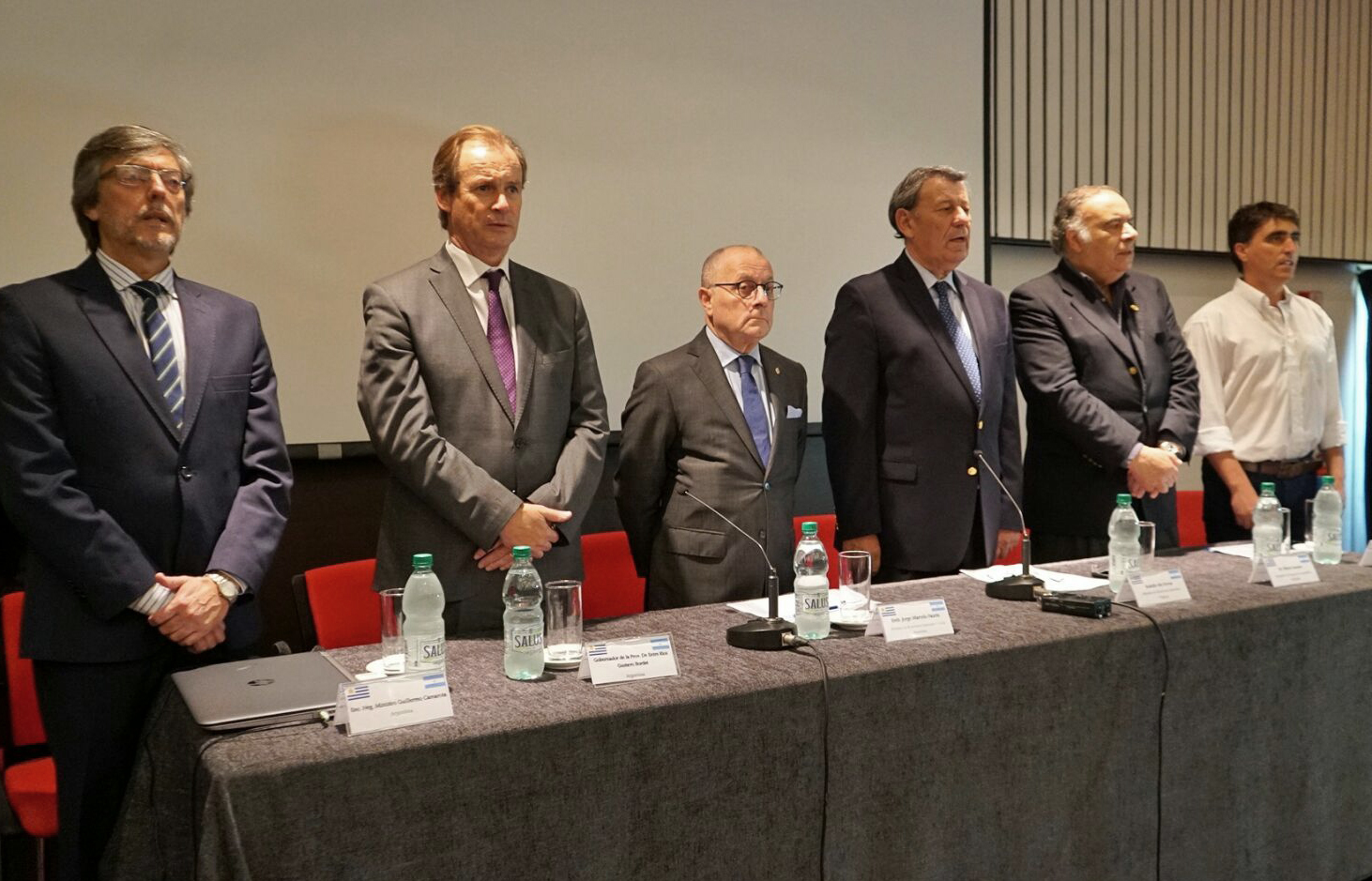 Canciller Rofolfo Nin Novoa junto a autoridades presentes
