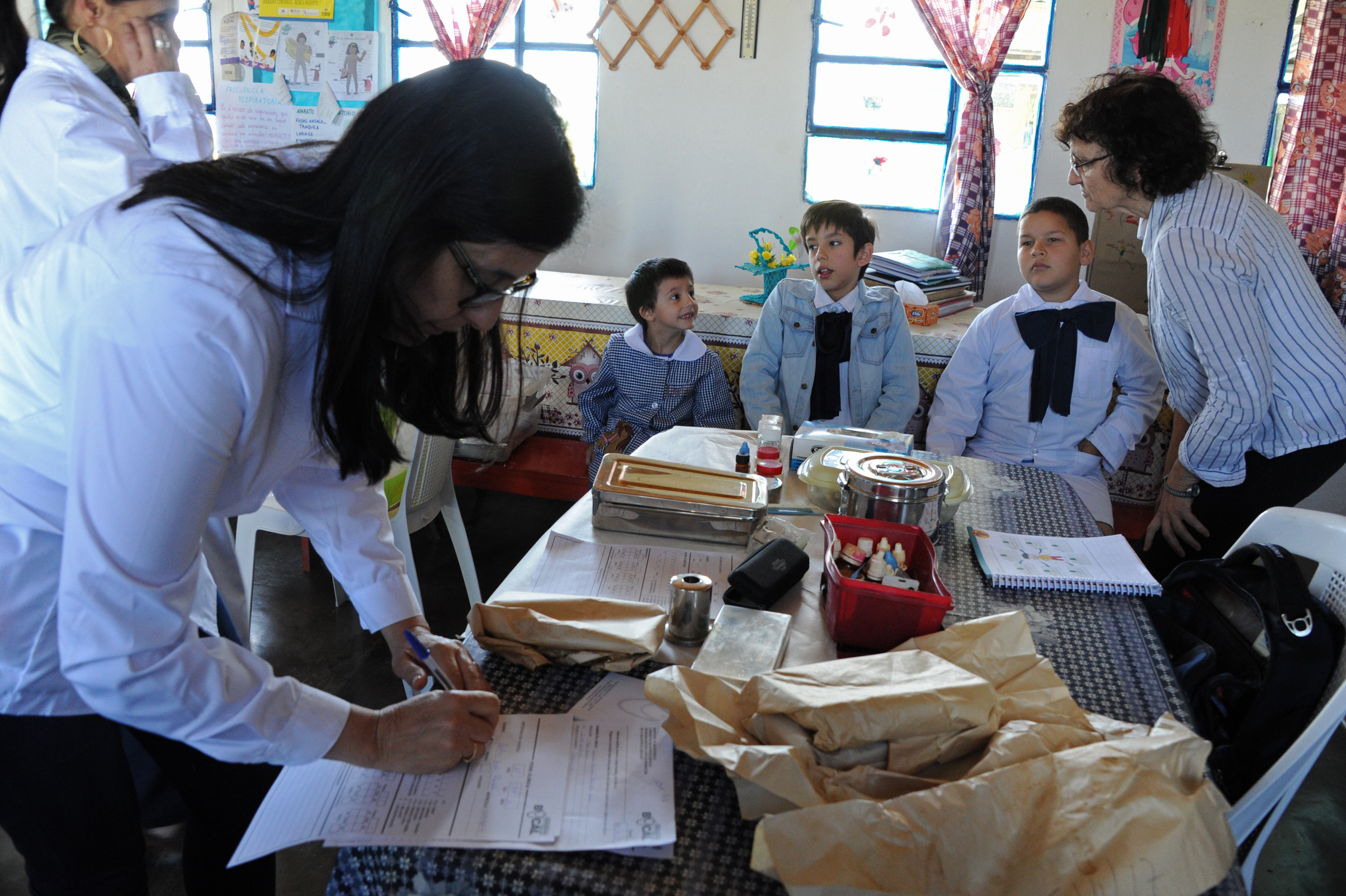 Personal del Programa de Salud Bucal en escuela rural n.º 42 de Treinta y Tres