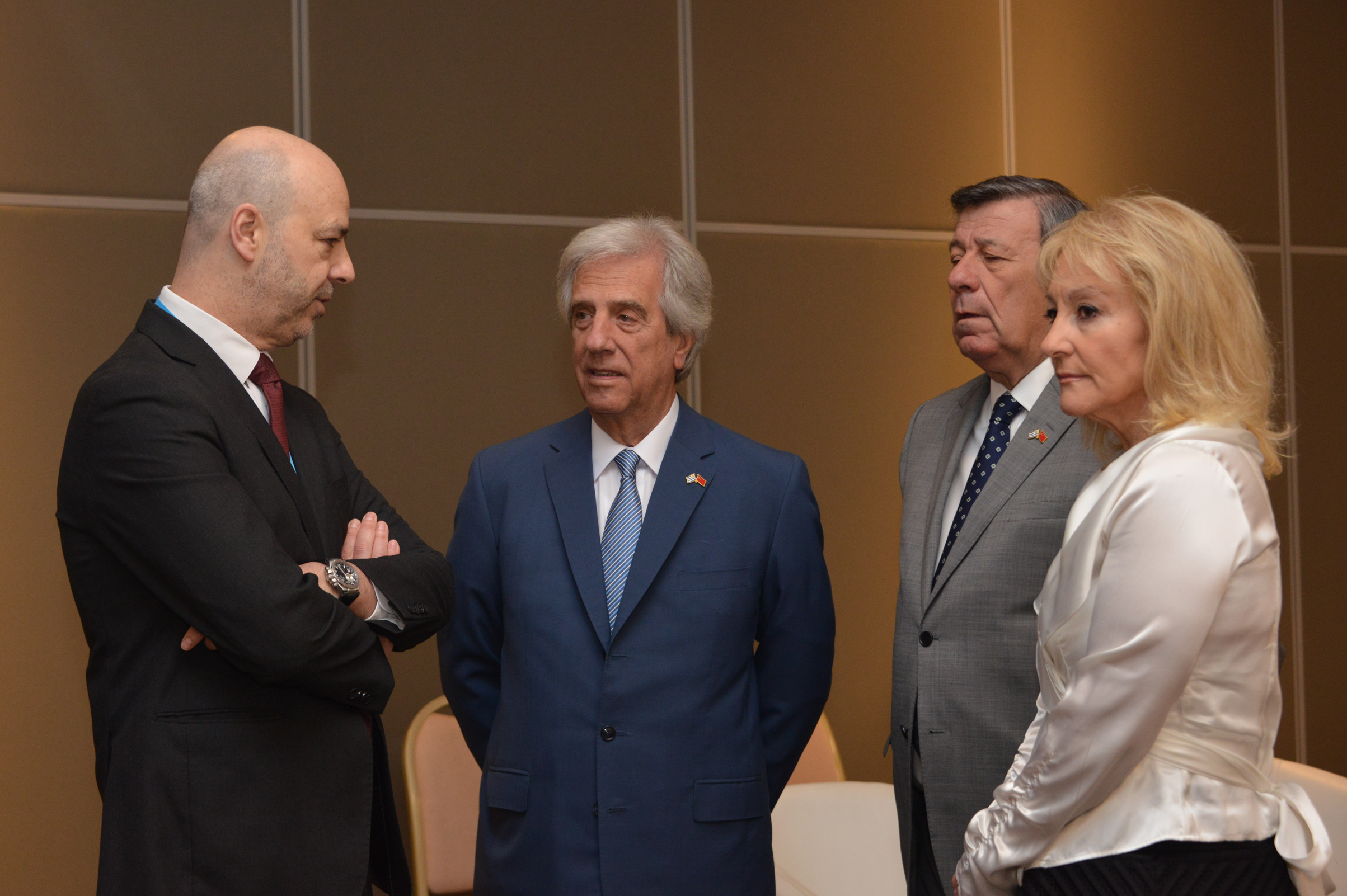 El presidente Tabaré Vázquez, junto a Antonio Carámbula, Rodolfo Nin Novoa y Carolina Cosse