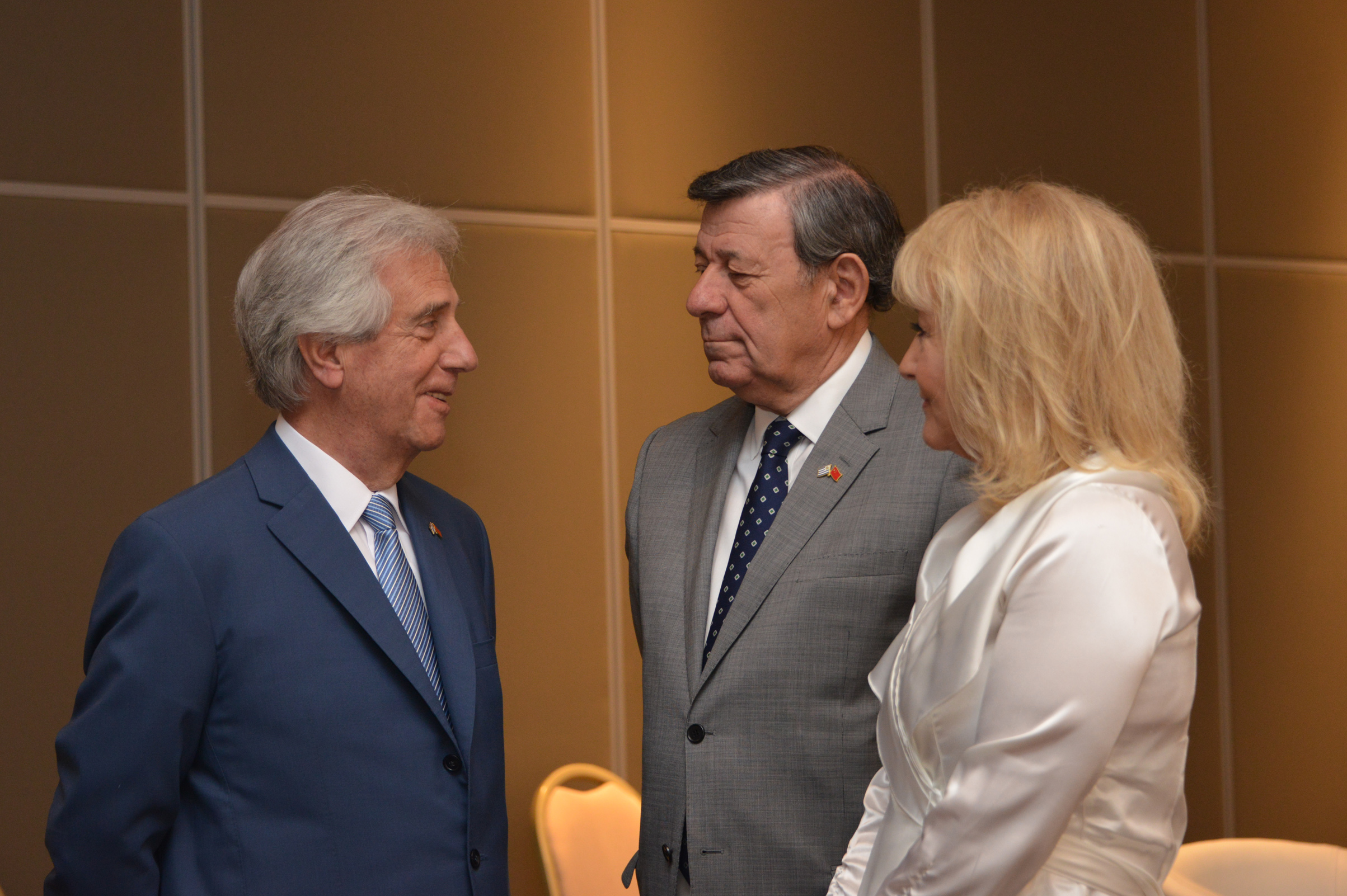 Presidente Tabaré Vázquez, junto a ministros Rodolfo Nin Novoa y Carolina Cosse